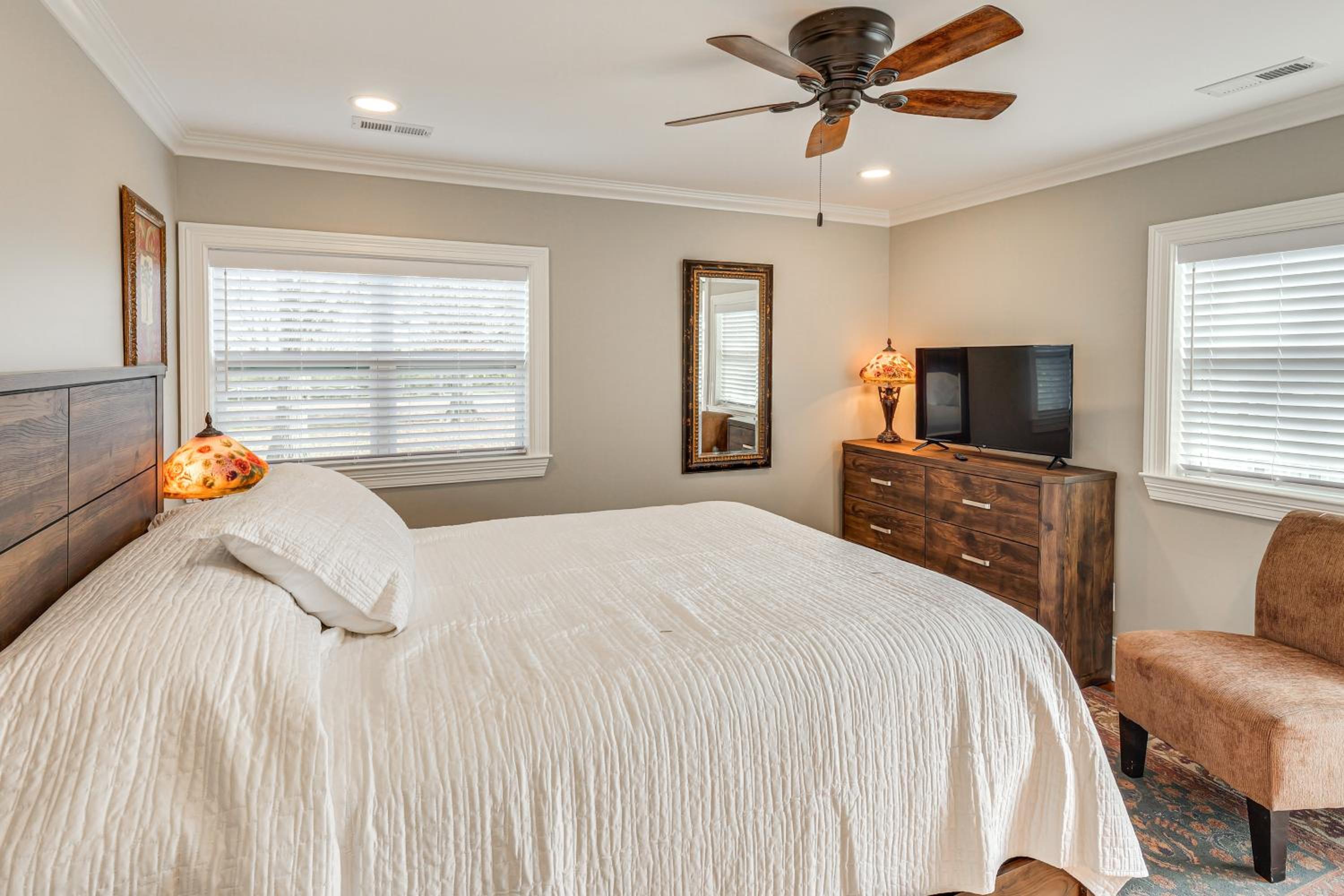 1 Block to Dtwn Lewisburg! Quiet Home with Decks