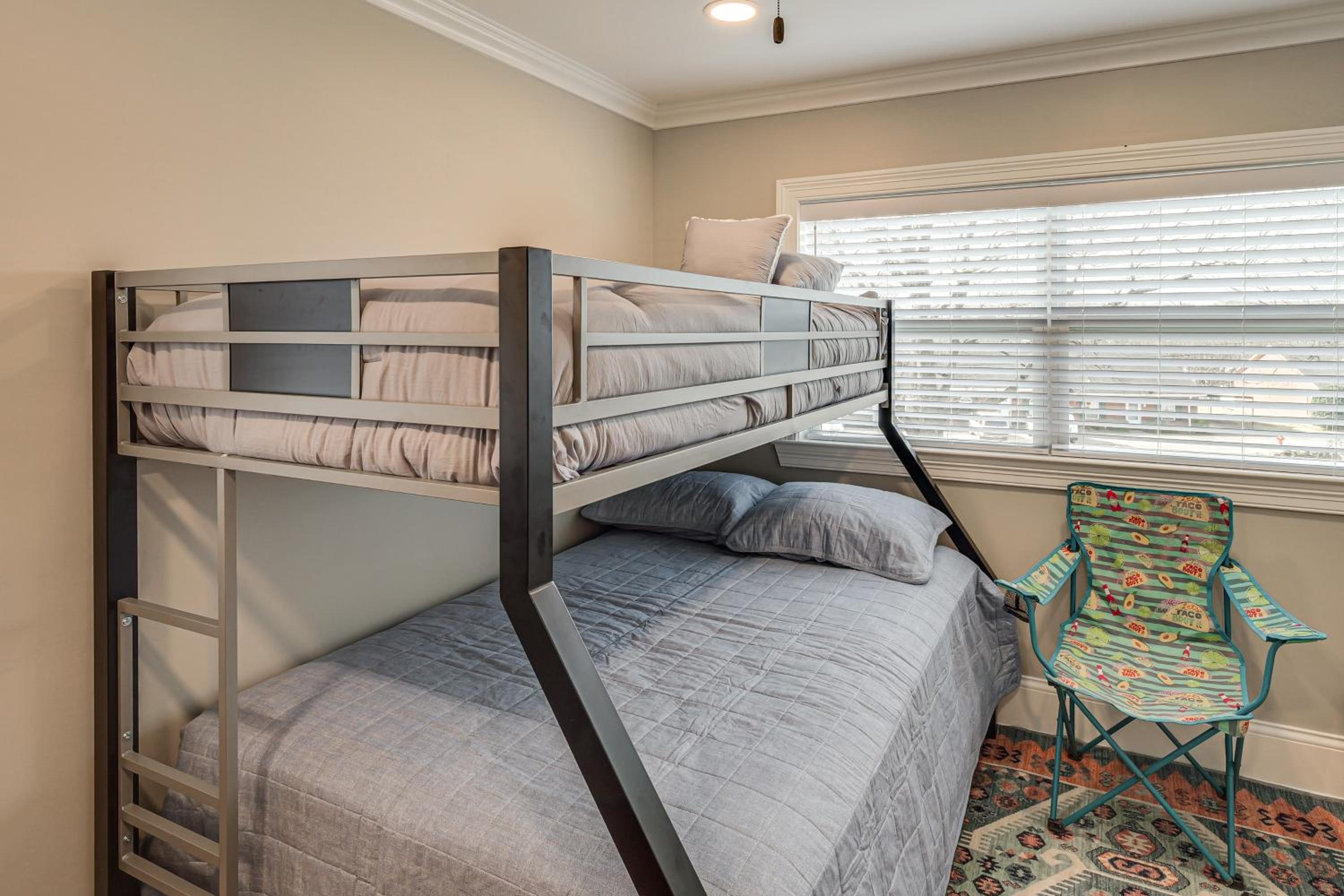 1 Block to Dtwn Lewisburg! Quiet Home with Decks