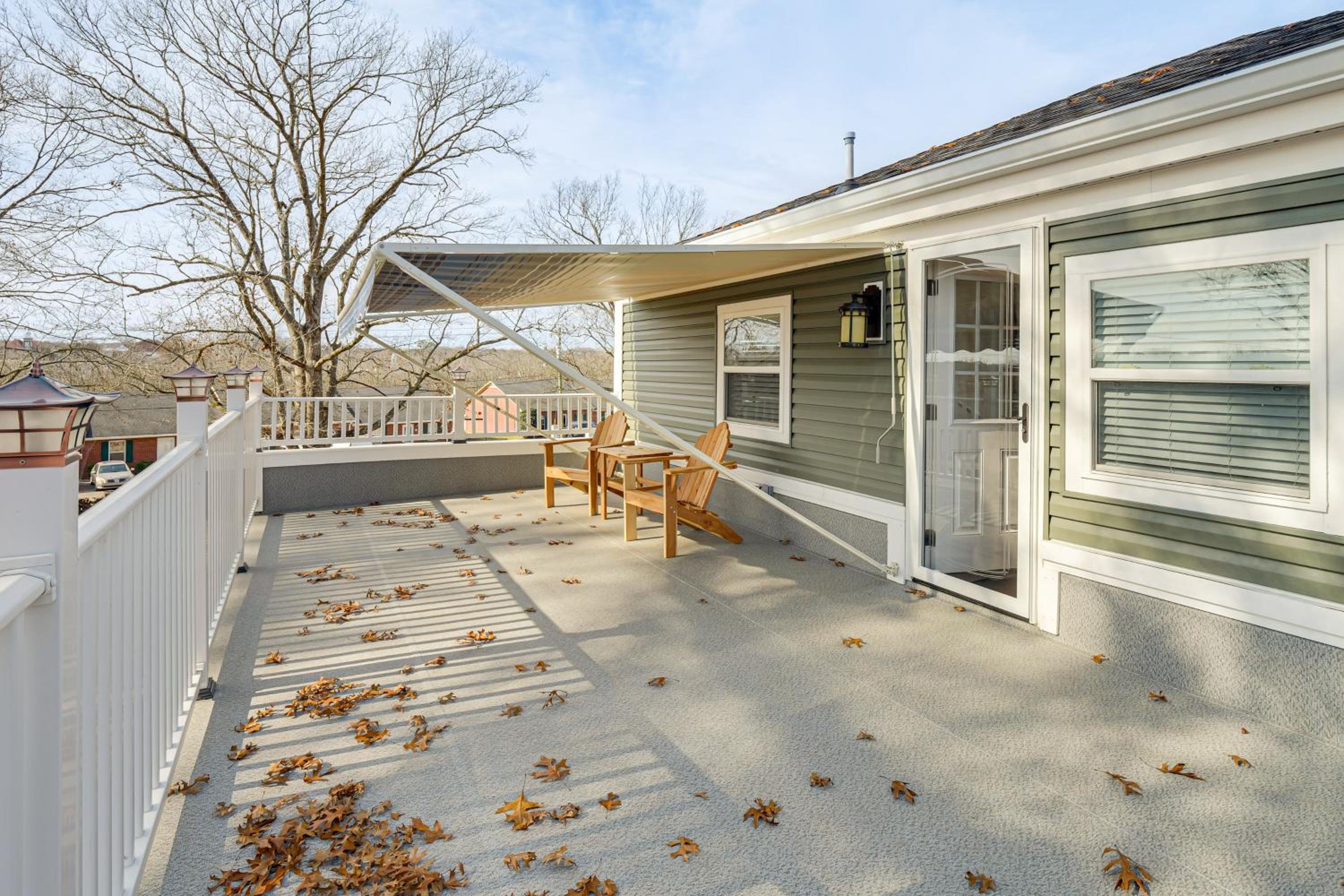 1 Block to Dtwn Lewisburg! Quiet Home with Decks