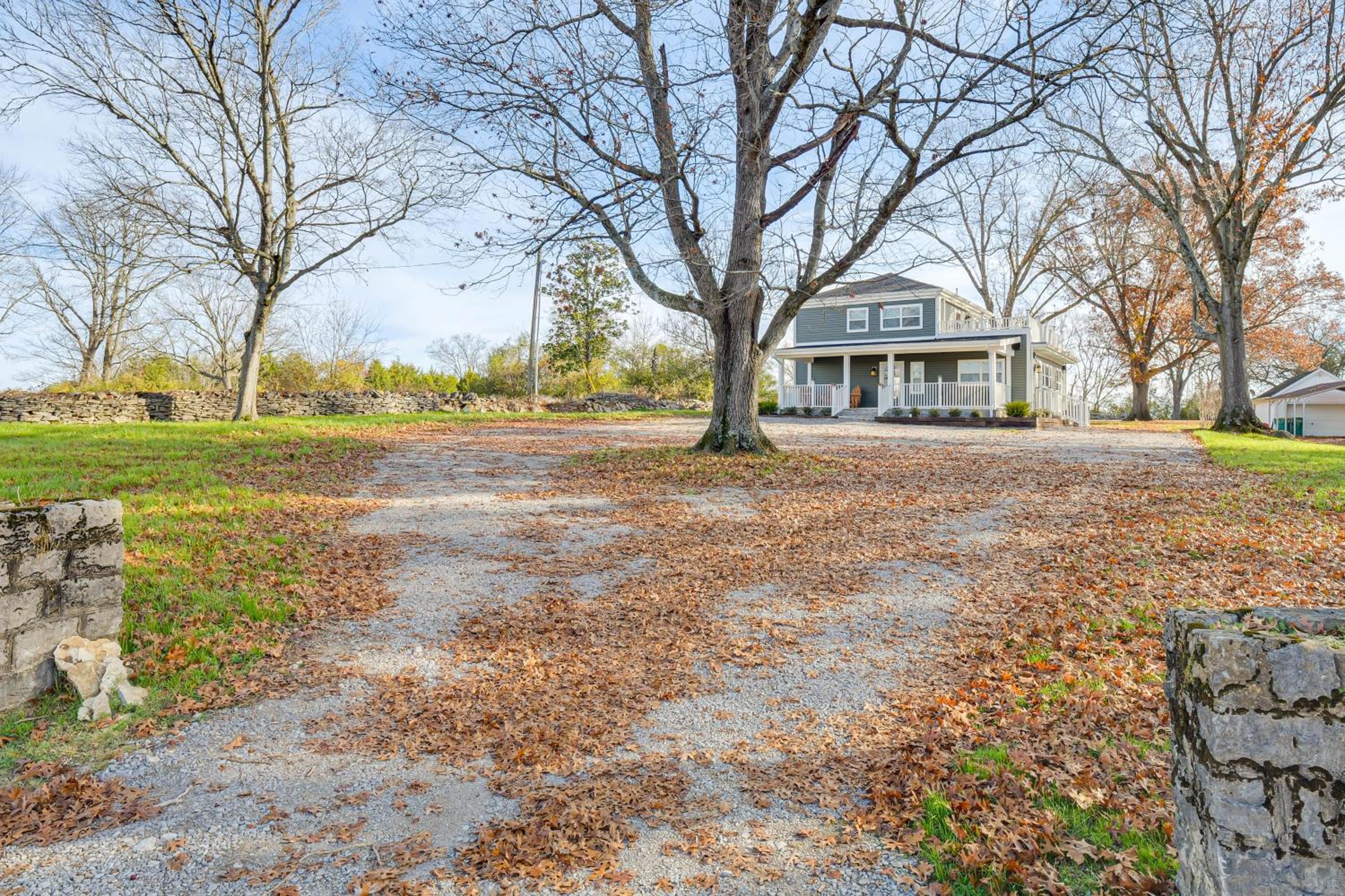 1 Block to Dtwn Lewisburg! Quiet Home with Decks