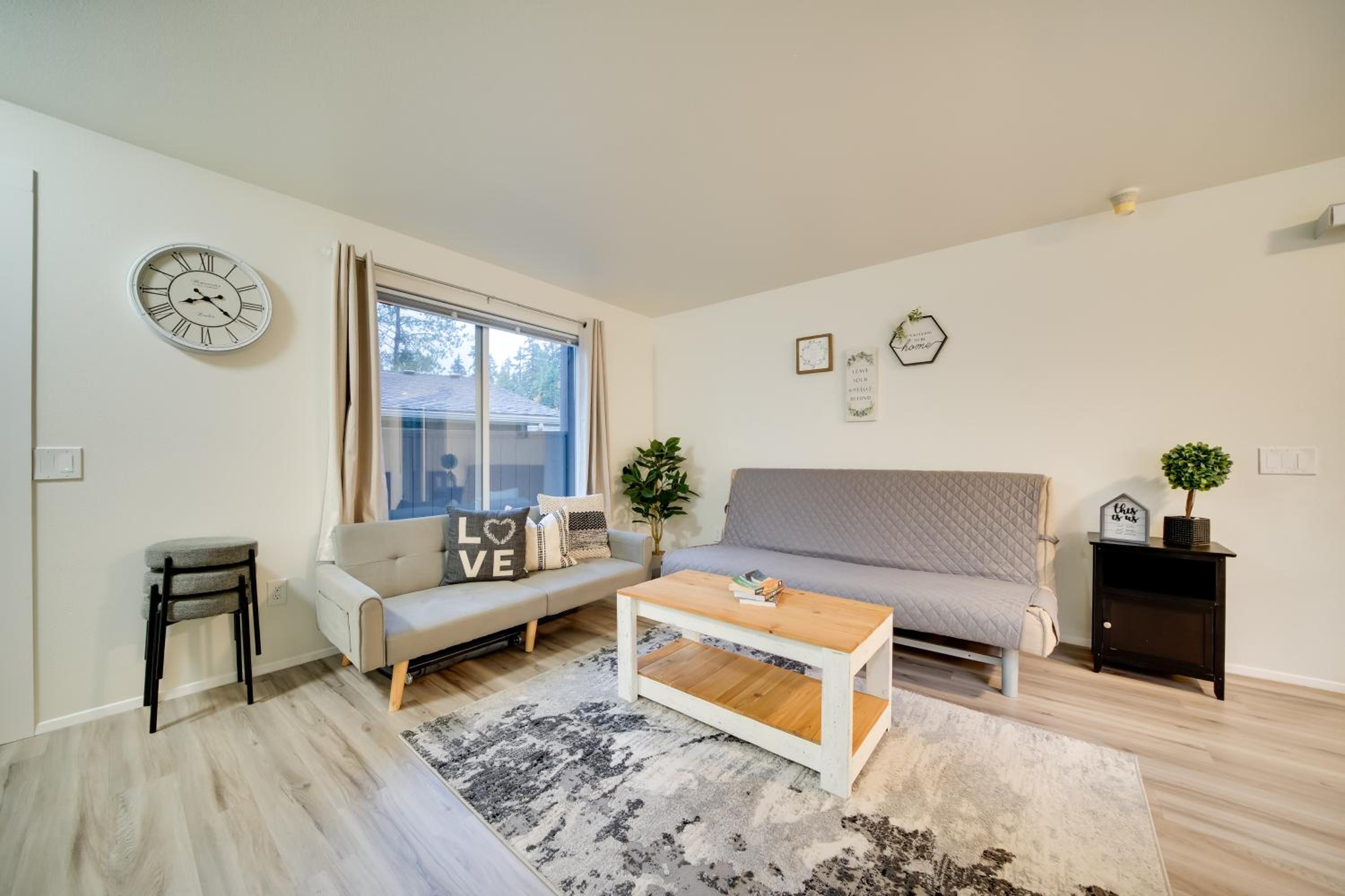Eastside Tech Hub Home Base Near I-90 and Factoria!