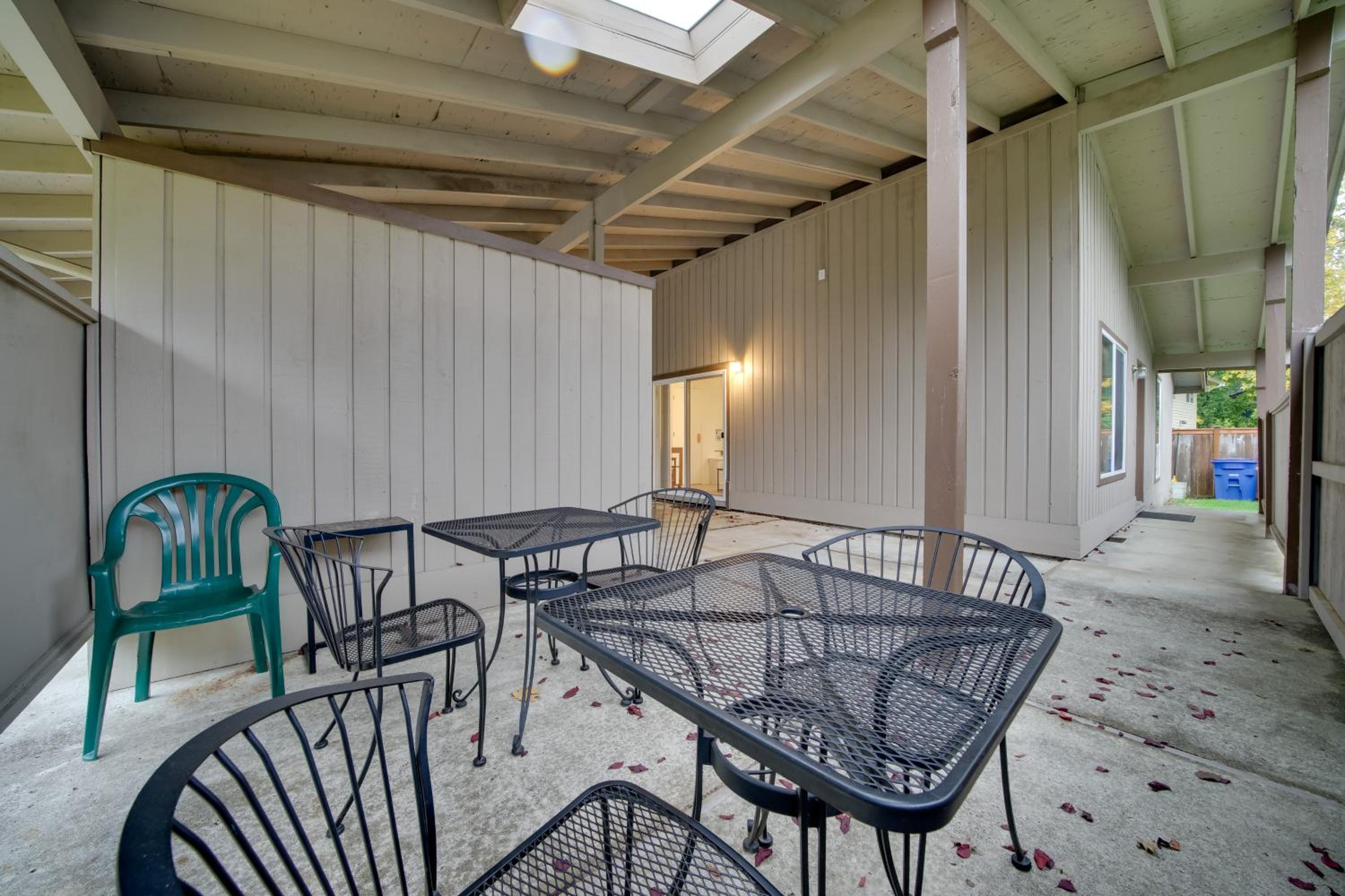 Eastside Tech Hub Home Base Near I-90 and Factoria!