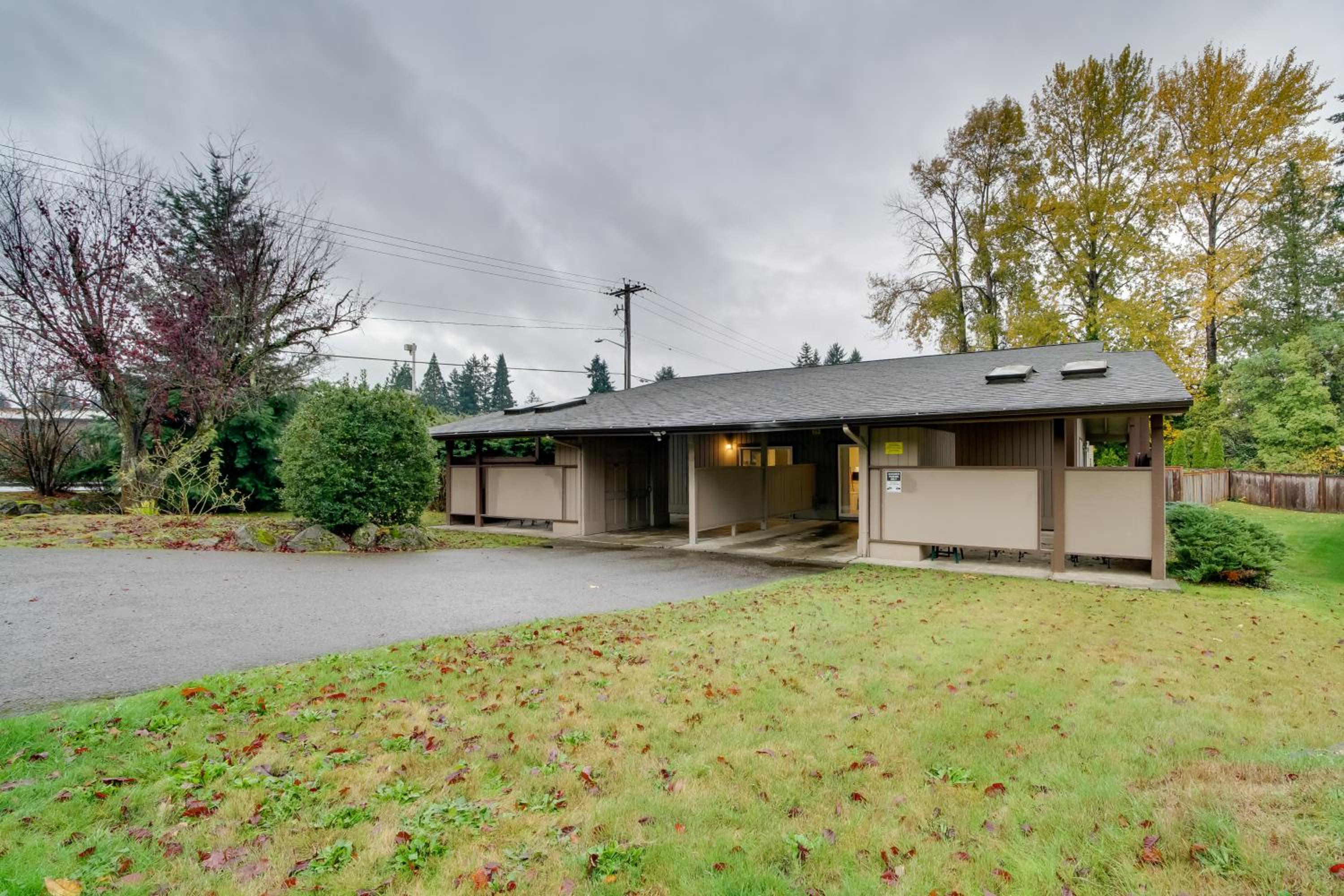 Eastside Tech Hub Home Base Near I-90 and Factoria!