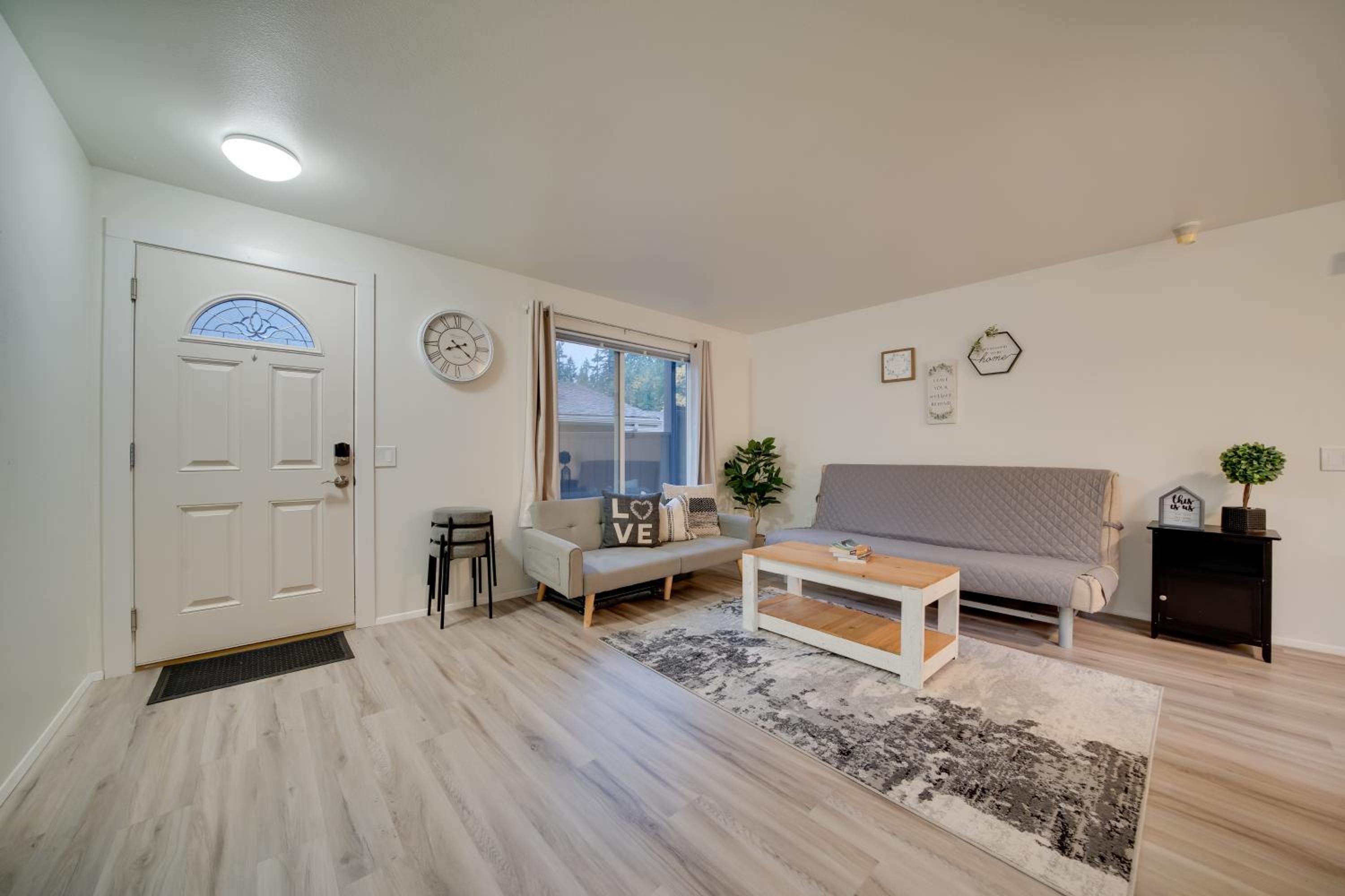 Eastside Tech Hub Home Base Near I-90 and Factoria!