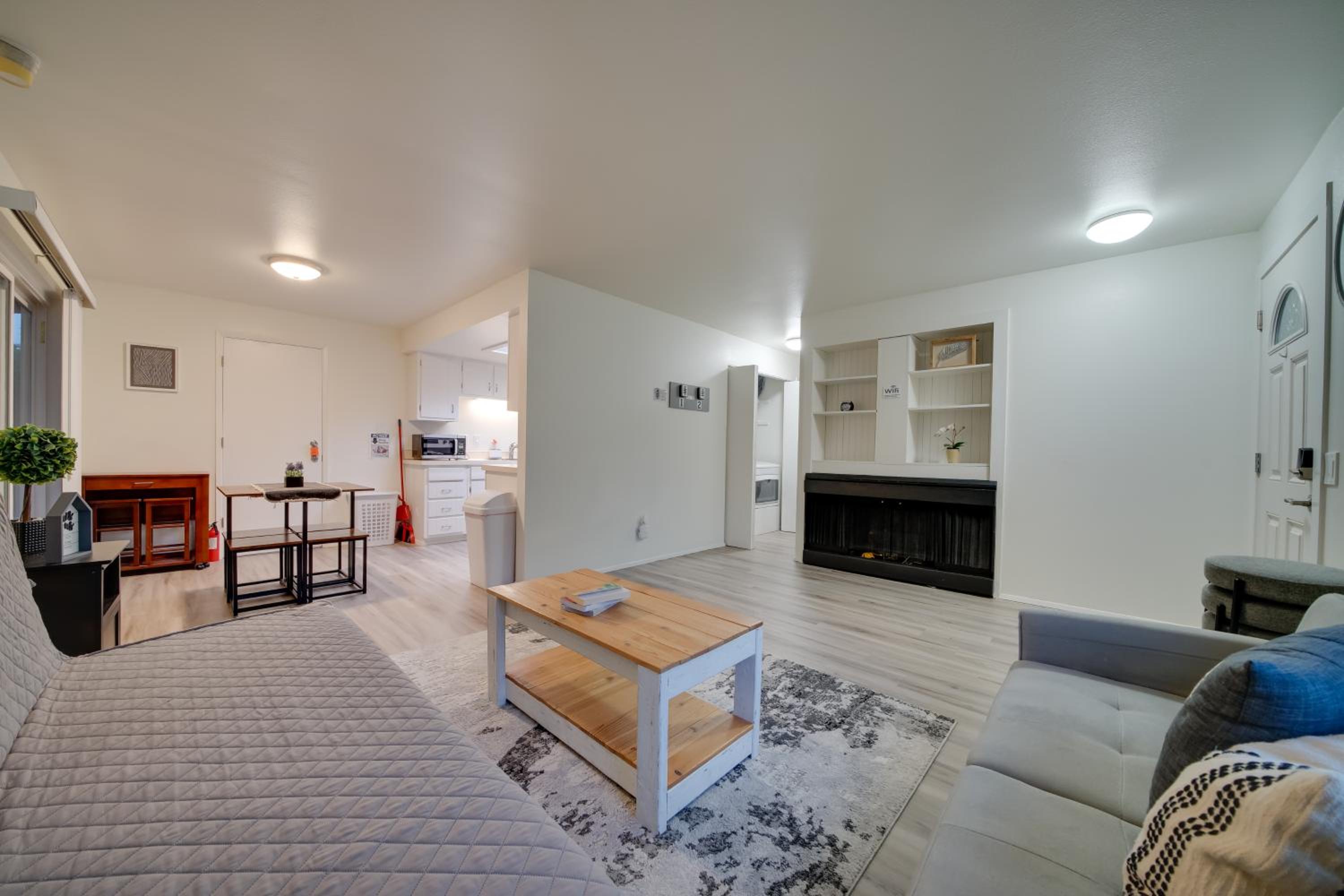 Eastside Tech Hub Home Base Near I-90 and Factoria!