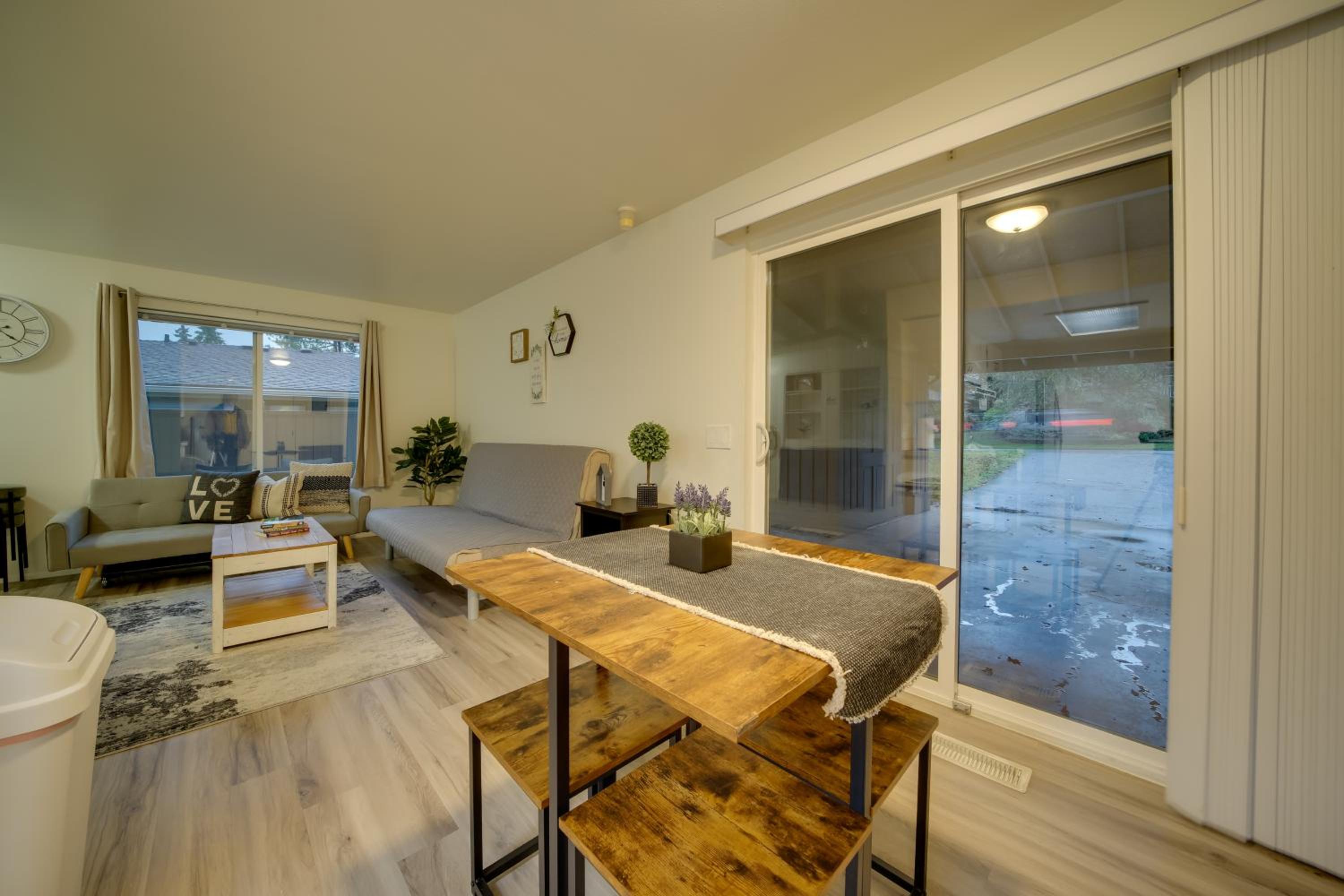Eastside Tech Hub Home Base Near I-90 and Factoria!