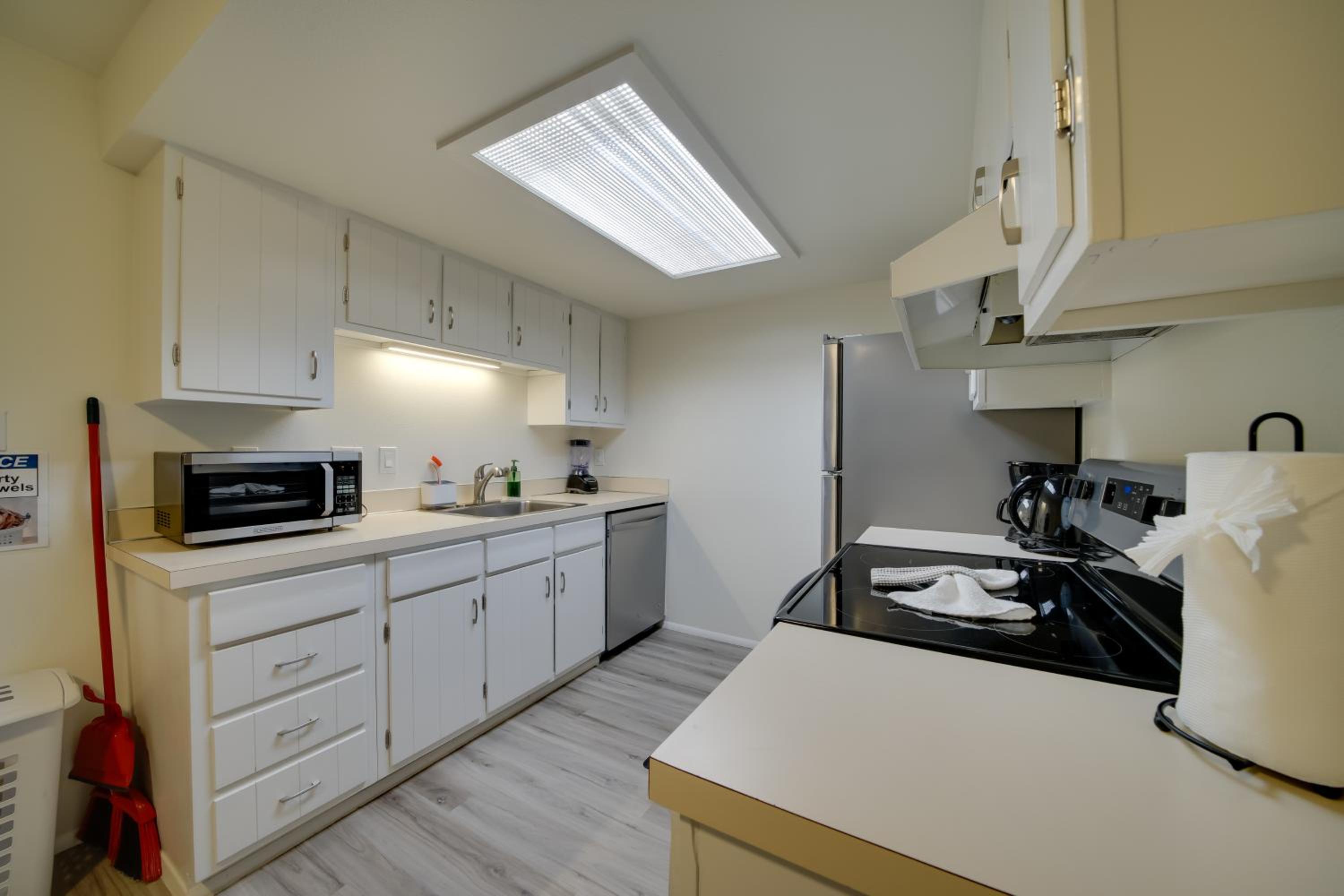 Eastside Tech Hub Home Base Near I-90 and Factoria!