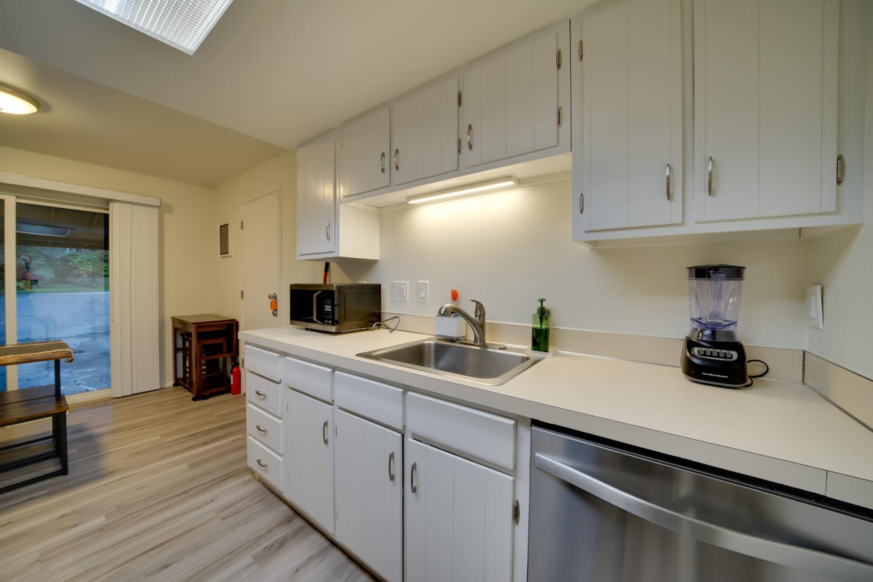 Eastside Tech Hub Home Base Near I-90 and Factoria!