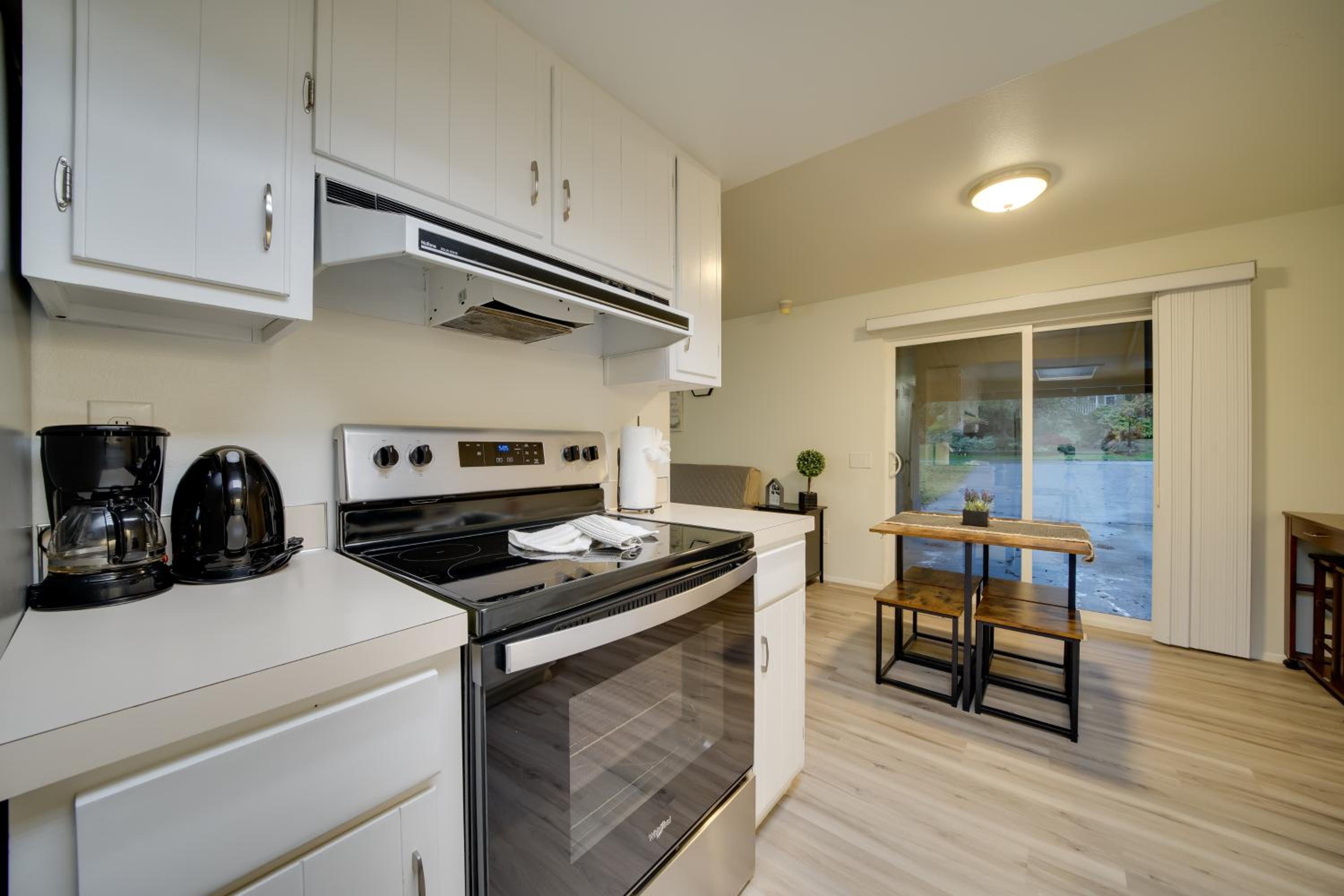 Eastside Tech Hub Home Base Near I-90 and Factoria!