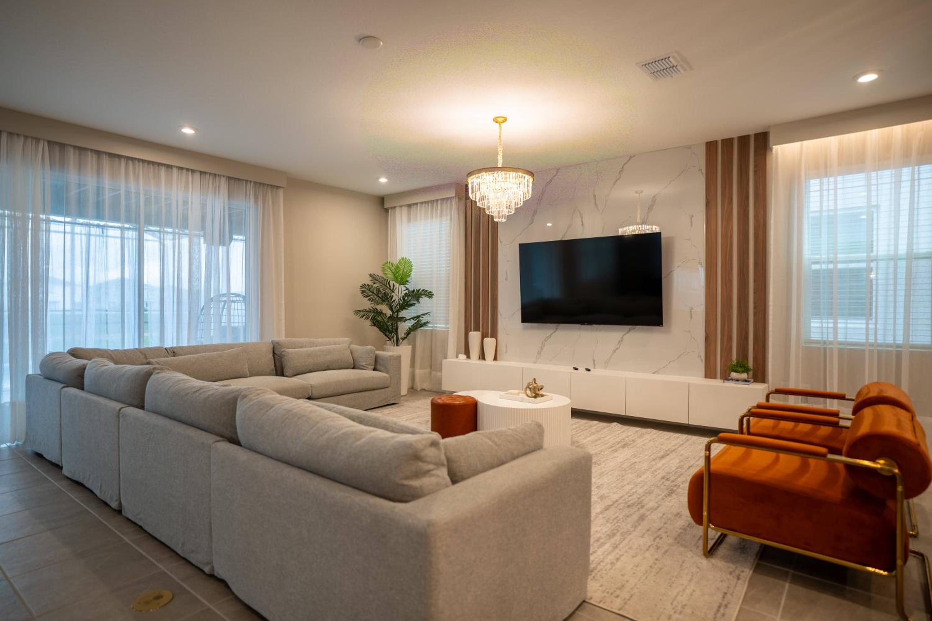 9BR Solara Villa w Pool Themed Rooms