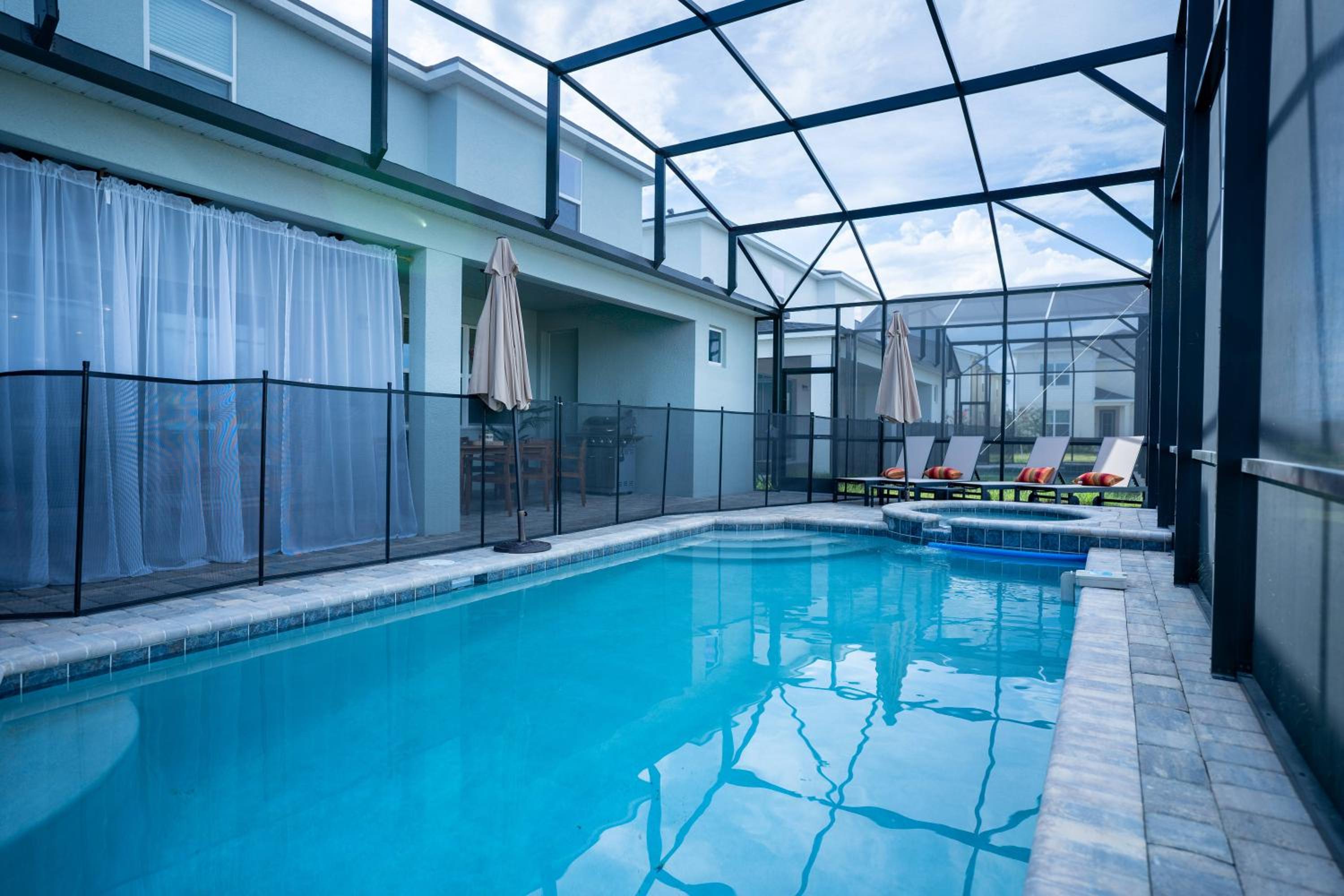 9BR Solara Villa w Pool Themed Rooms