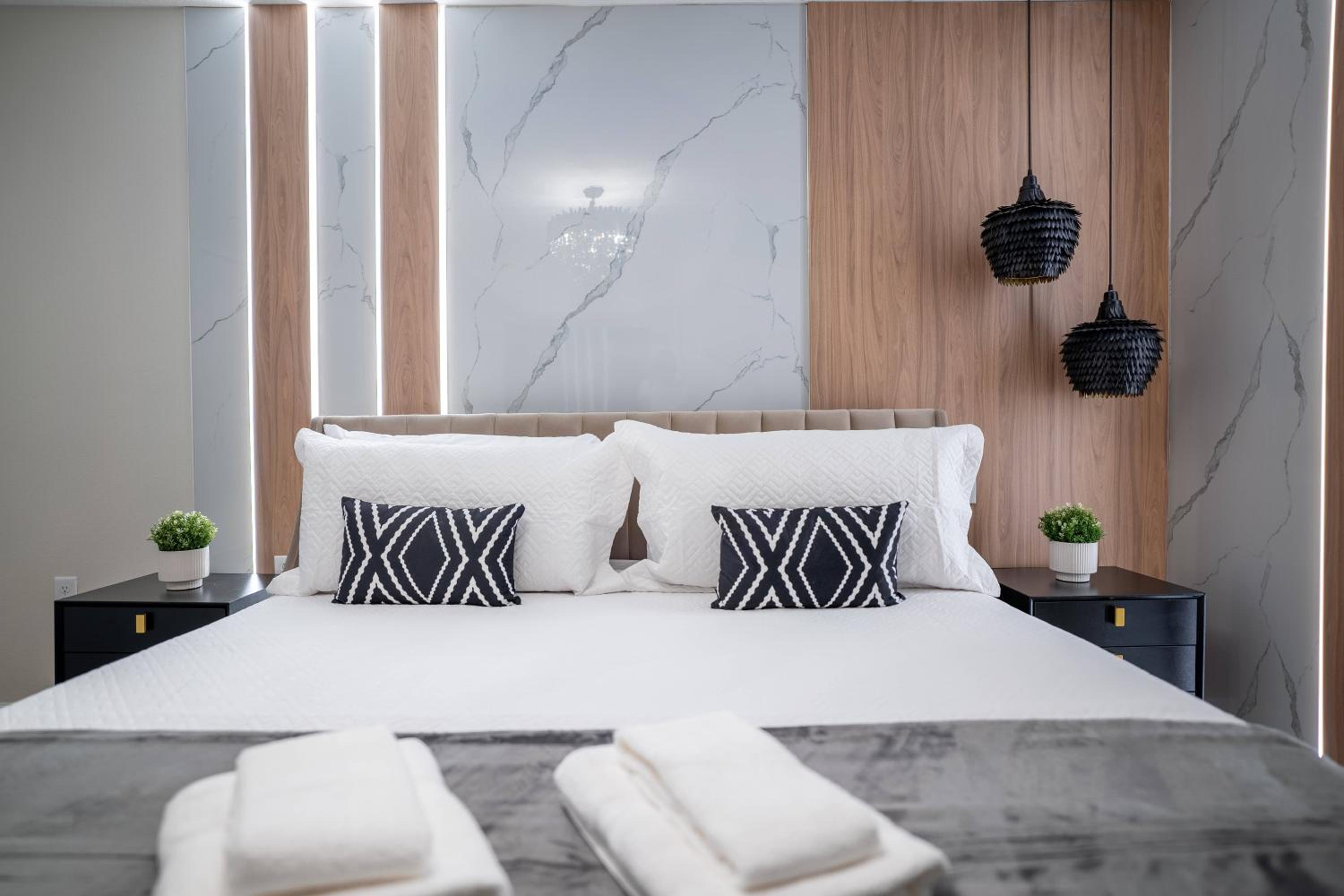 9BR Solara Villa w Pool Themed Rooms
