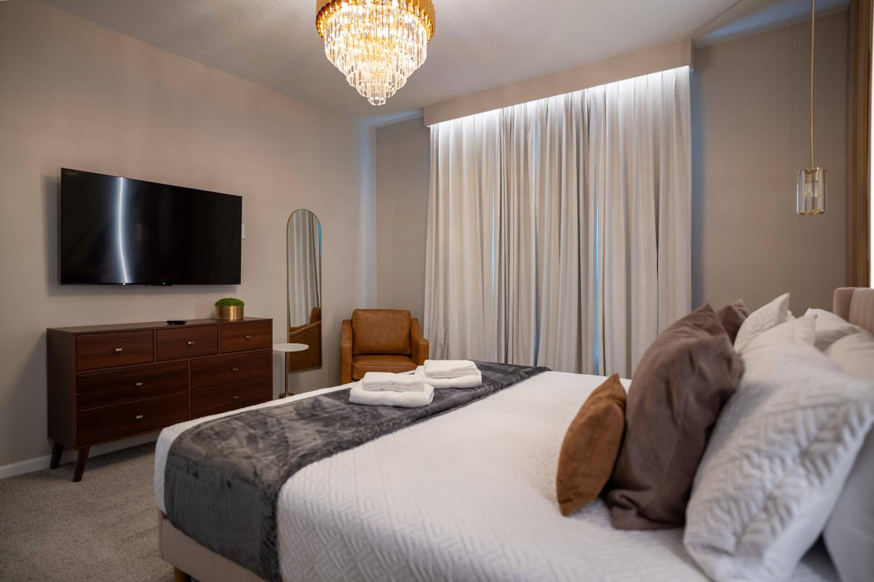 9BR Solara Villa w Pool Themed Rooms