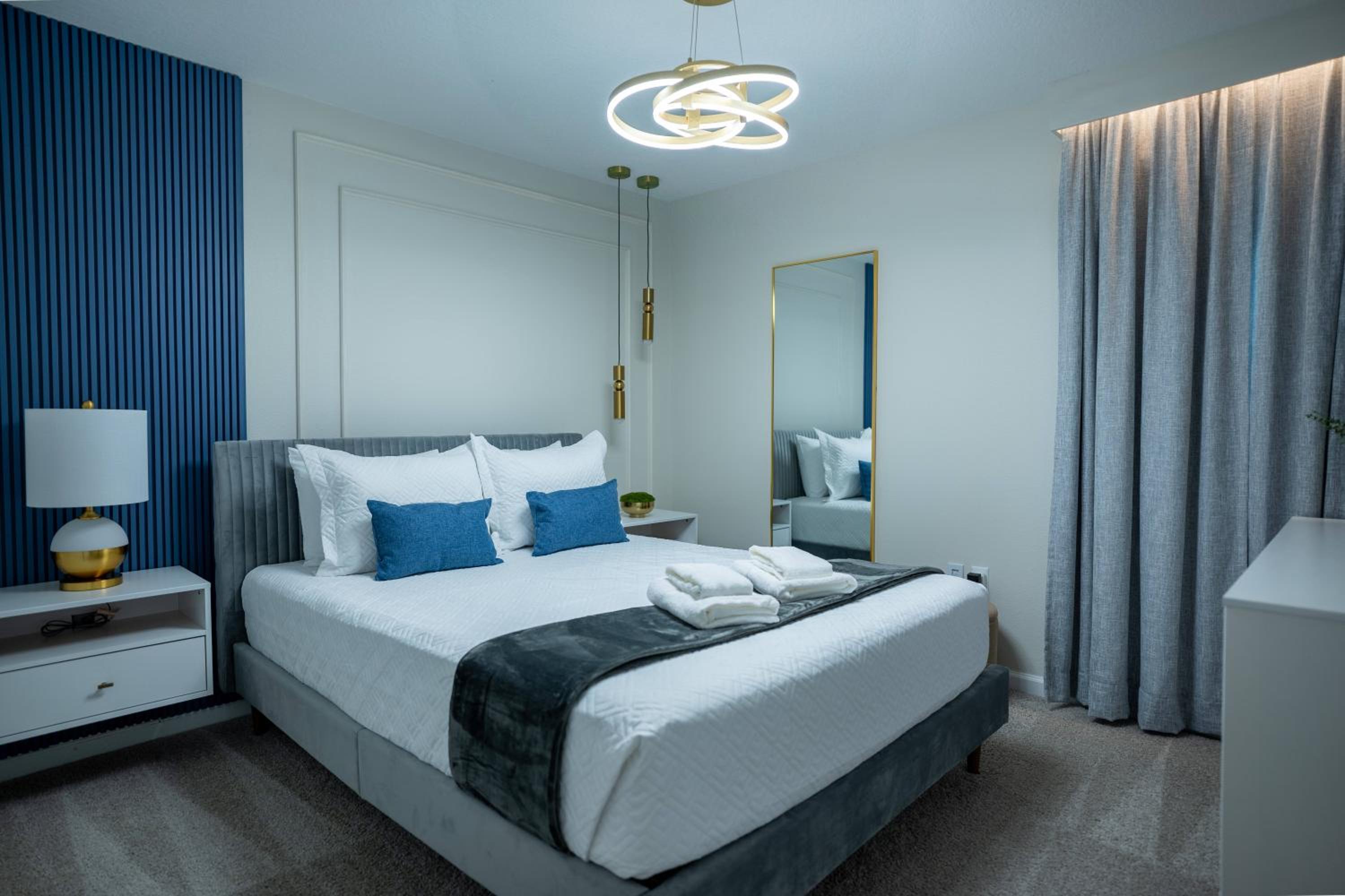 9BR Solara Villa w Pool Themed Rooms