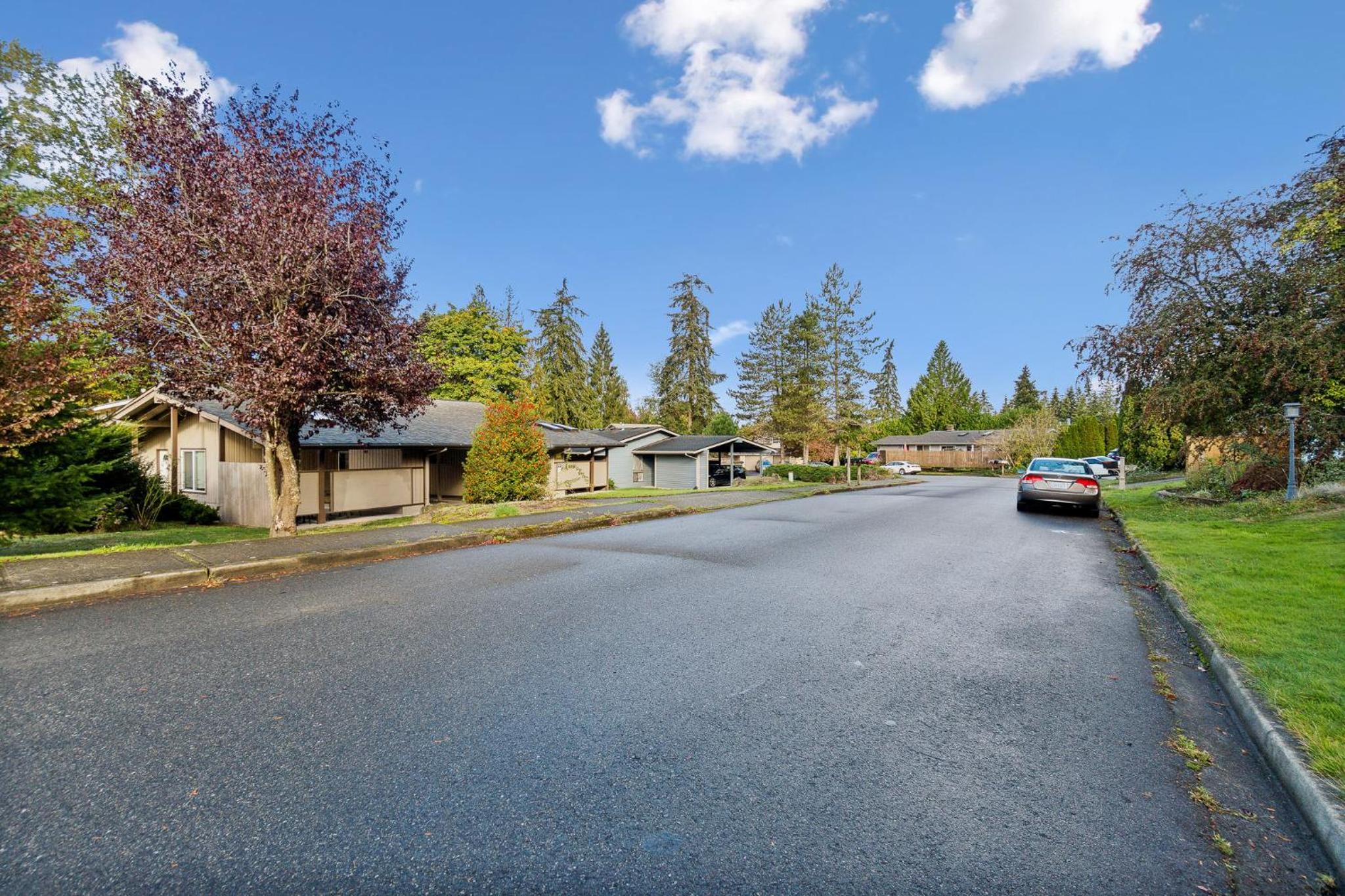 Eastside Tech Hub Home Base Near I-90 and Factoria!