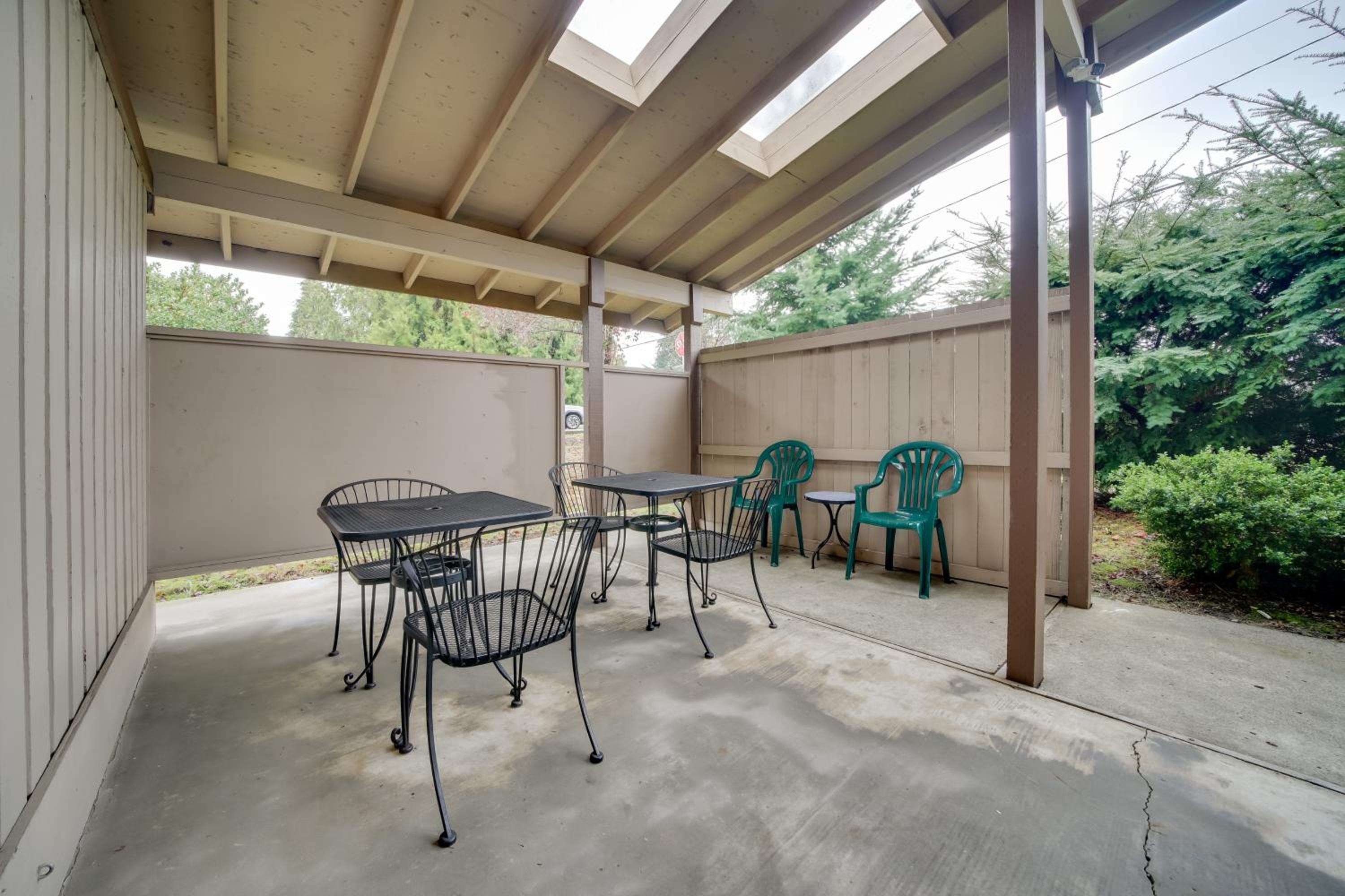 Near Tech Hub and Transit Central Bellevue Home