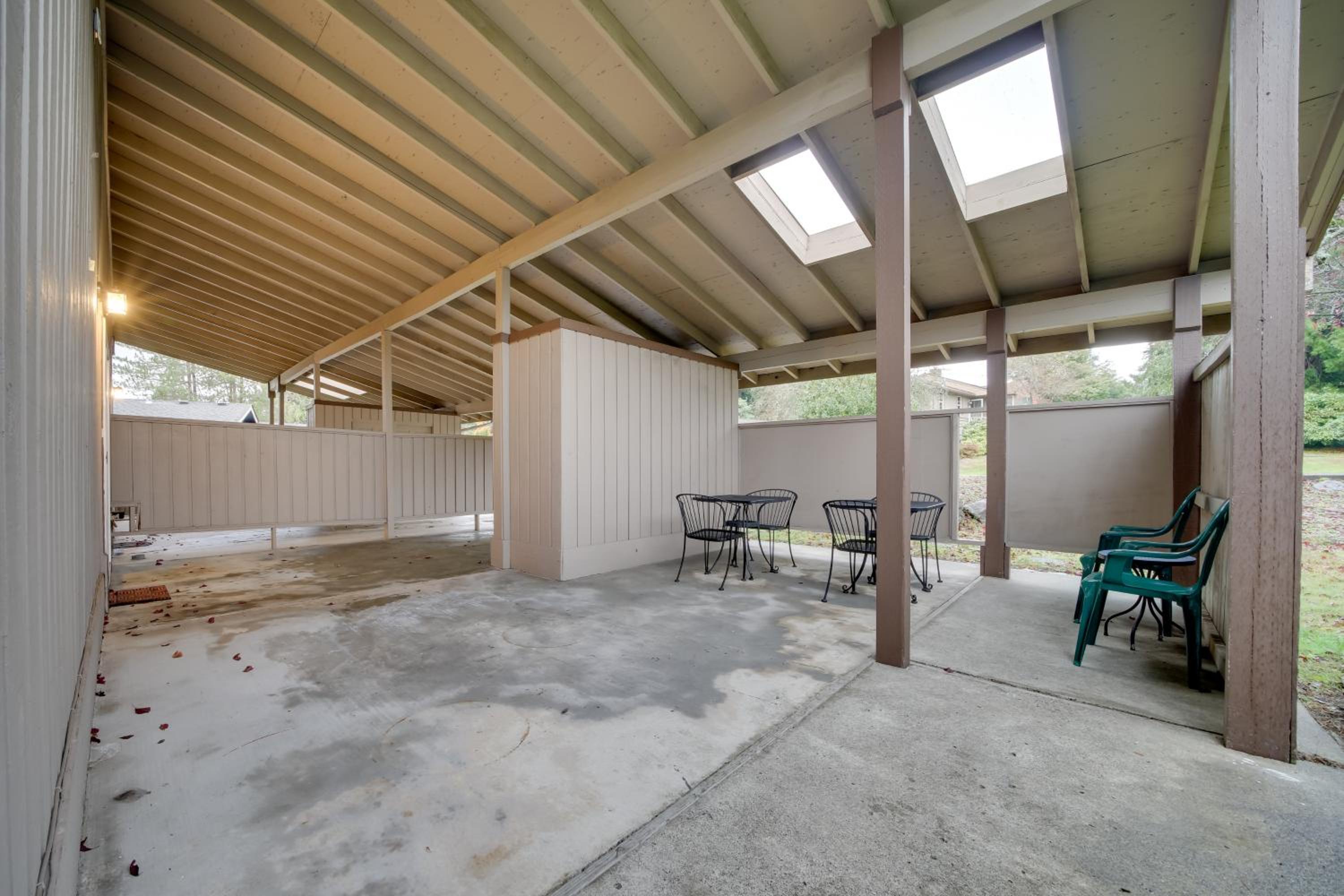 Near Tech Hub and Transit Central Bellevue Home