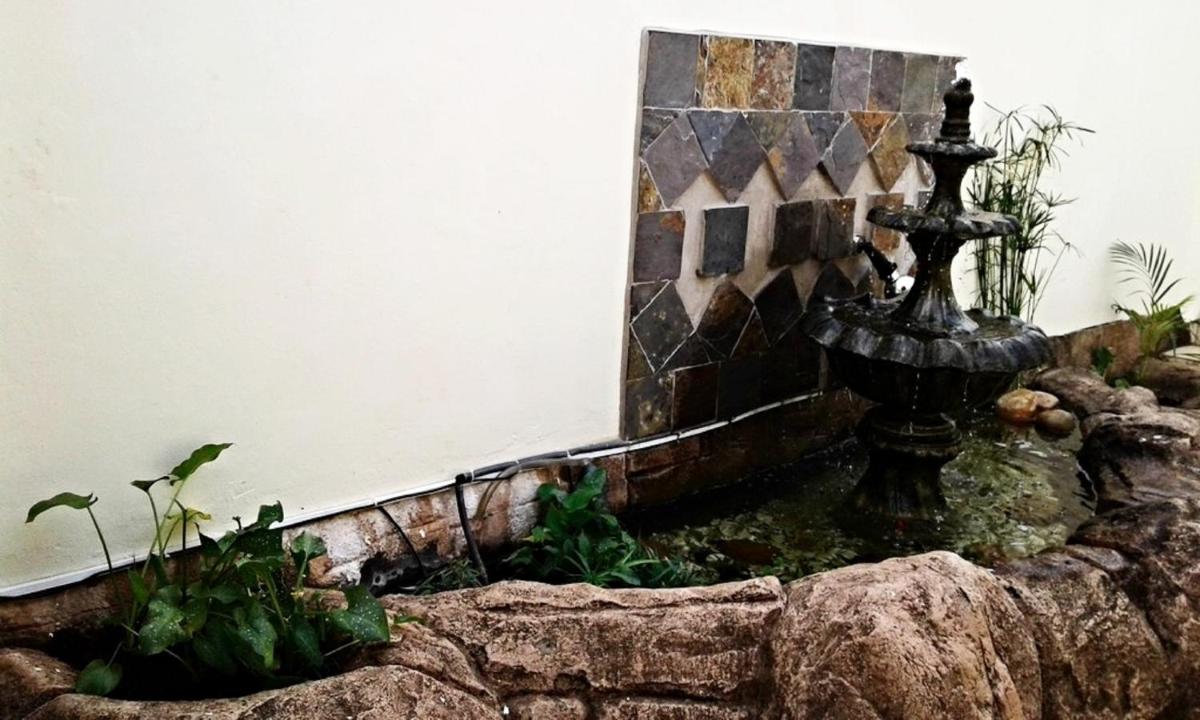 Rostalyn Guesthouse