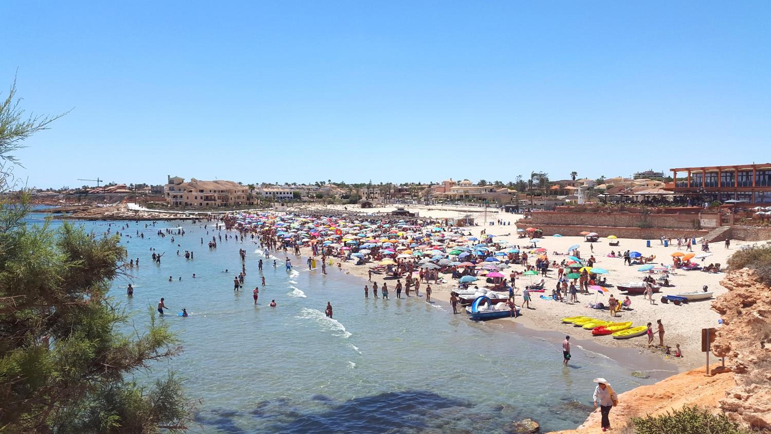Villa La Zenia, Private pool, 10min walk to La Zenia Beach, for 6 people