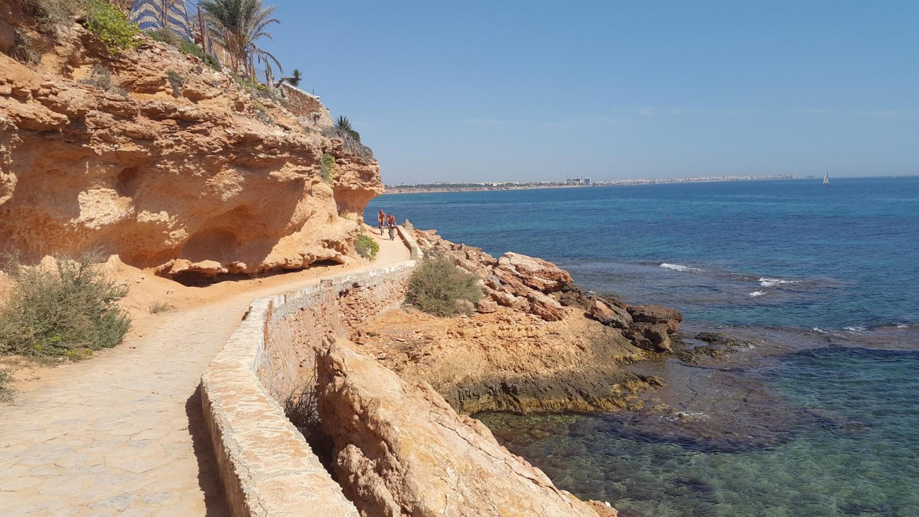 Villa La Zenia, Private pool, 10min walk to La Zenia Beach, for 6 people