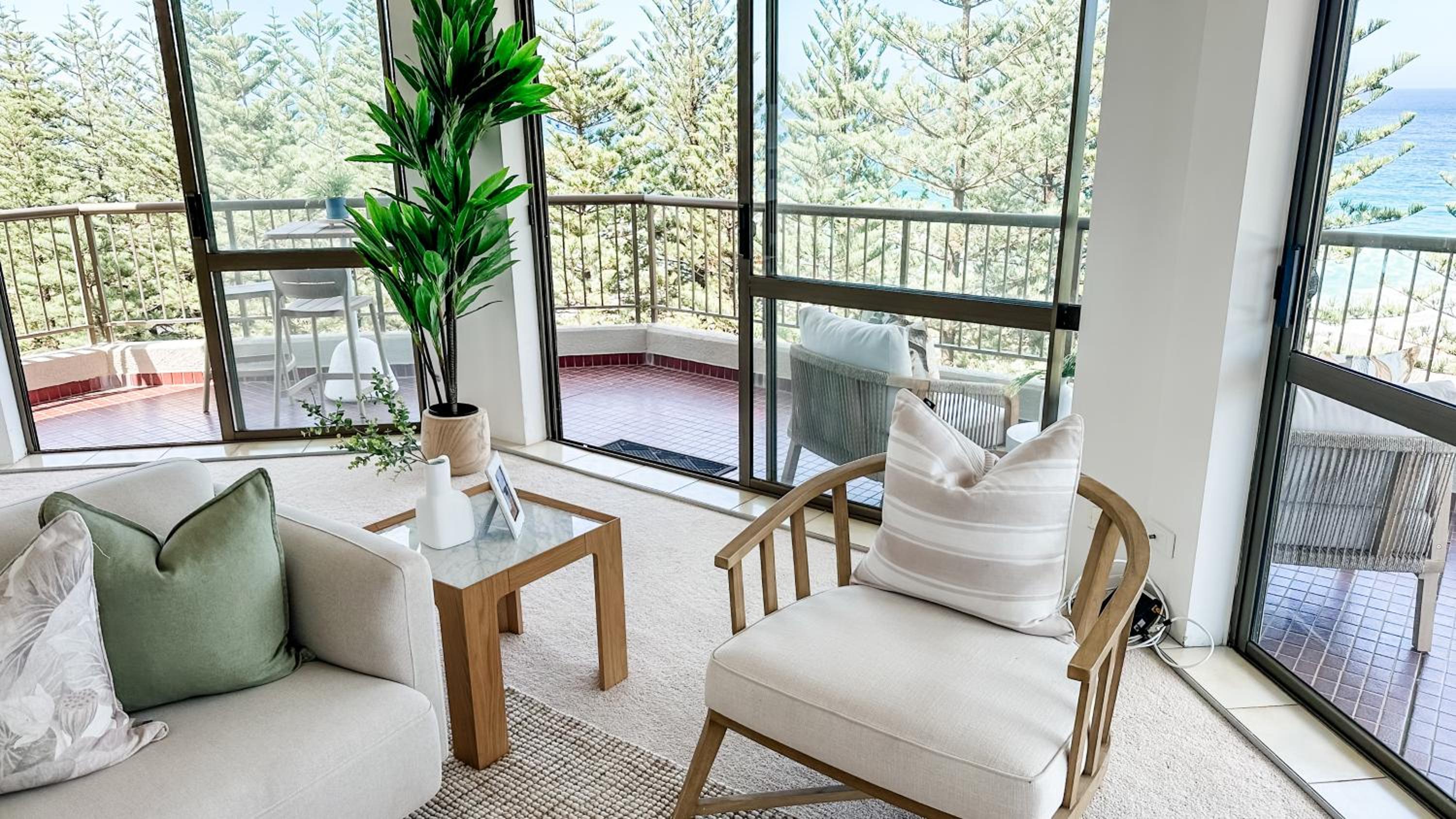 Absolute Burleigh Beachfront - Stylish 2BR Oceanview Stay