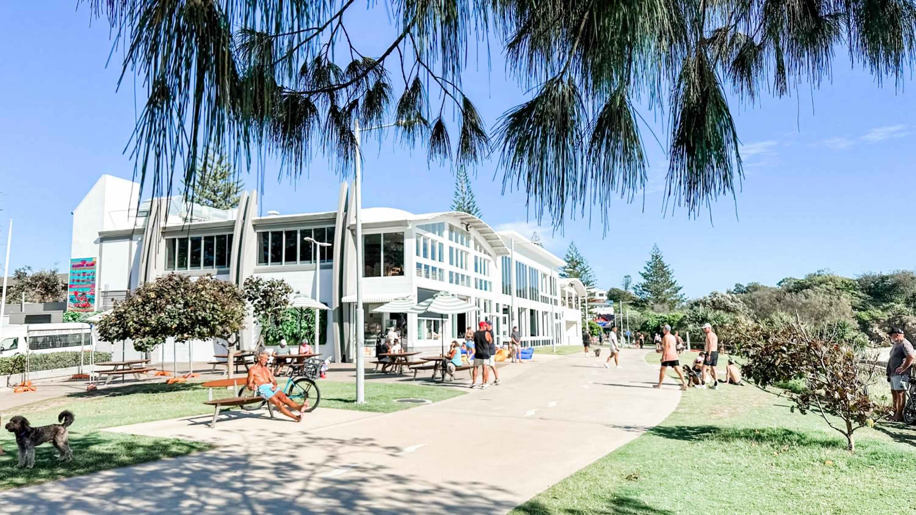 Absolute Burleigh Beachfront - Stylish 2BR Oceanview Stay