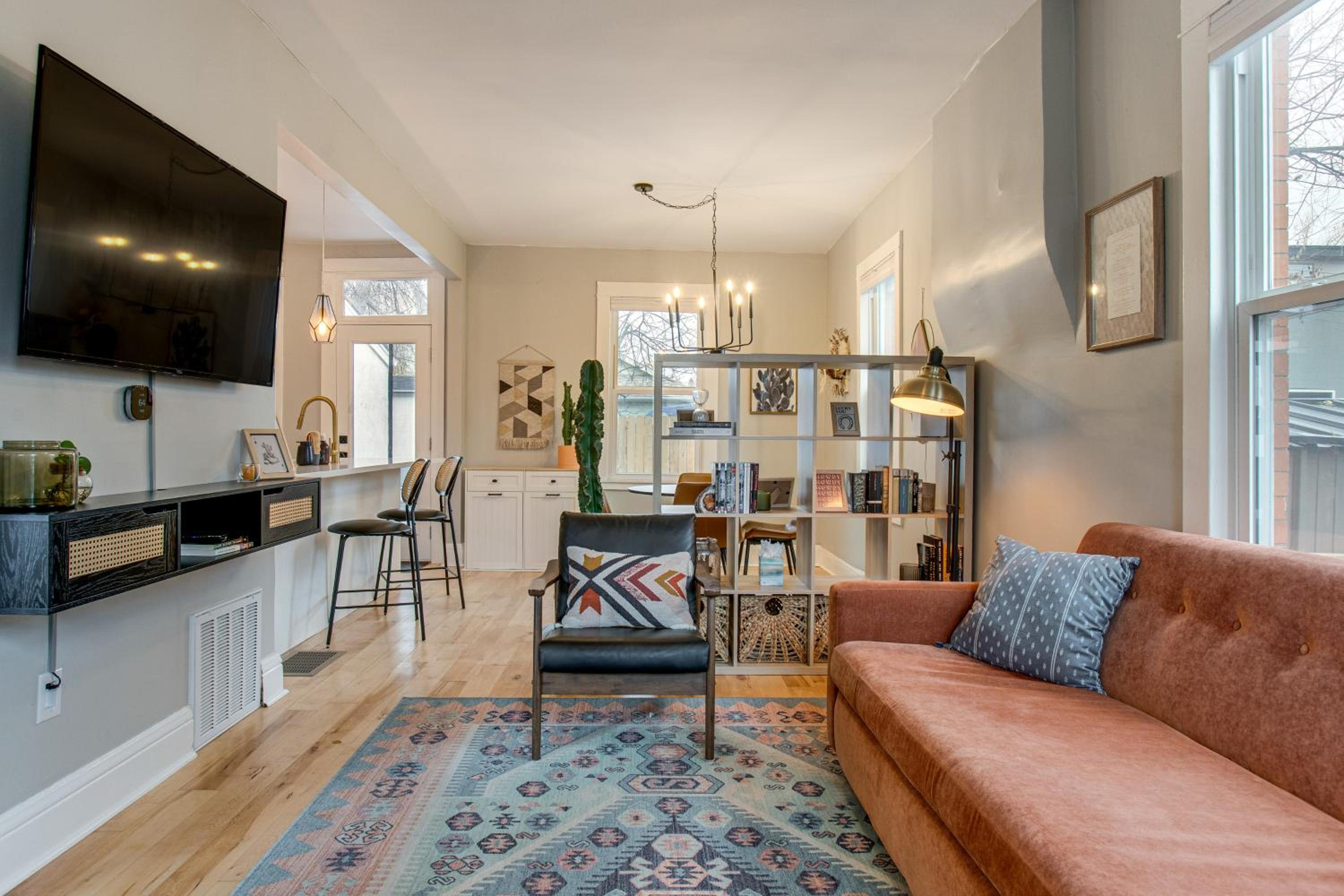 Walk to Eats! Berkeley Haven with Pet-Friendly Yard