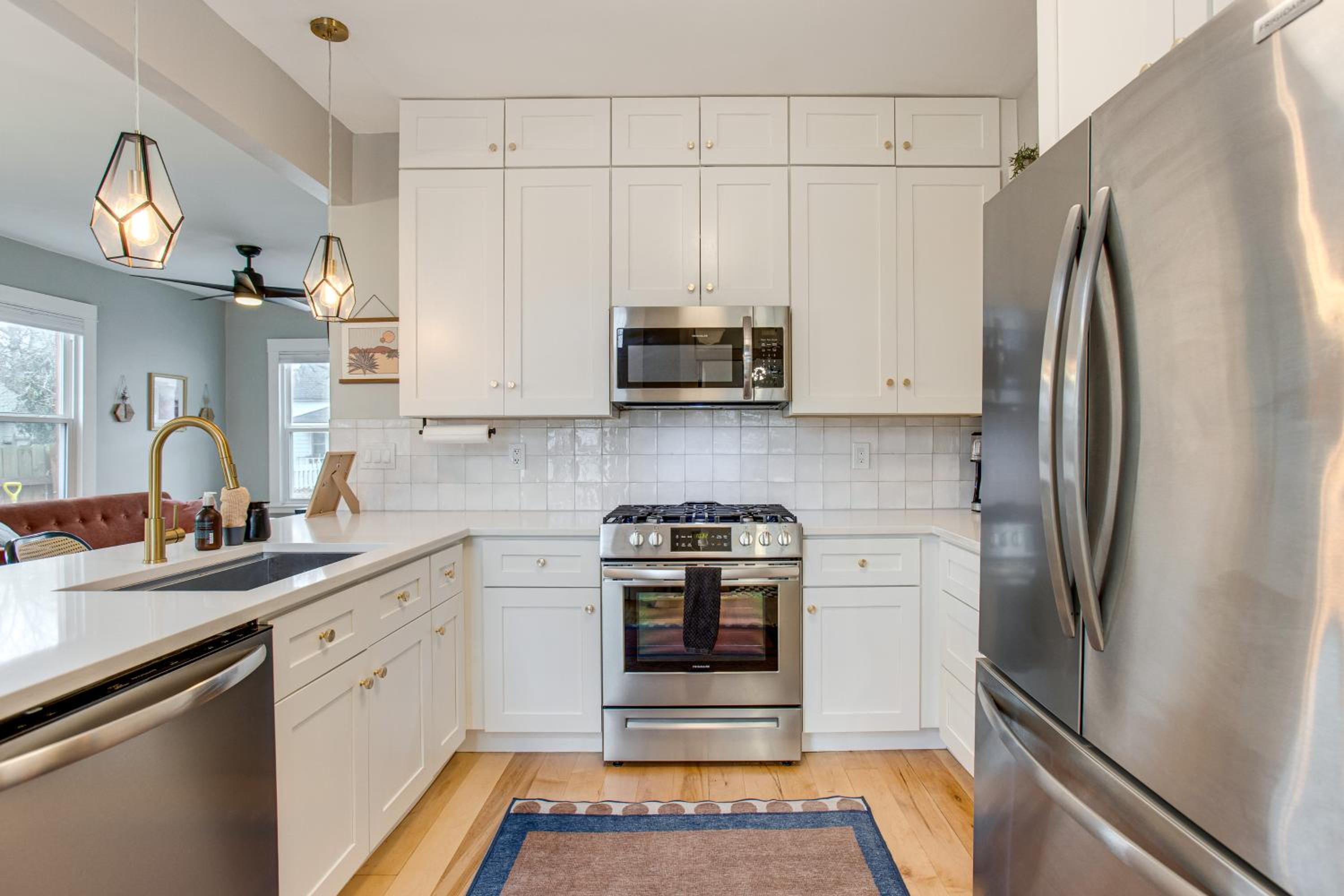 Walk to Eats! Berkeley Haven with Pet-Friendly Yard