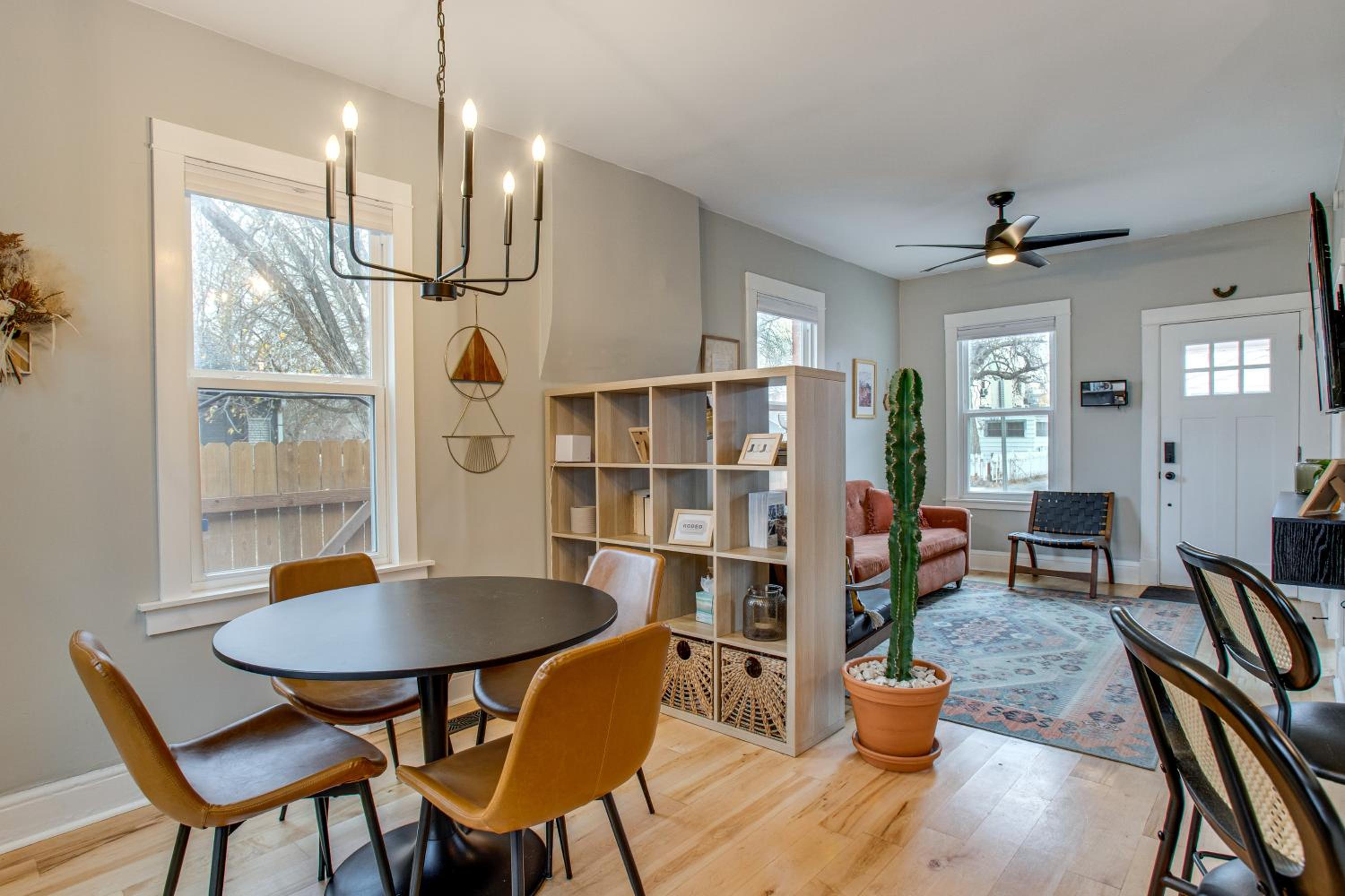 Walk to Eats! Berkeley Haven with Pet-Friendly Yard