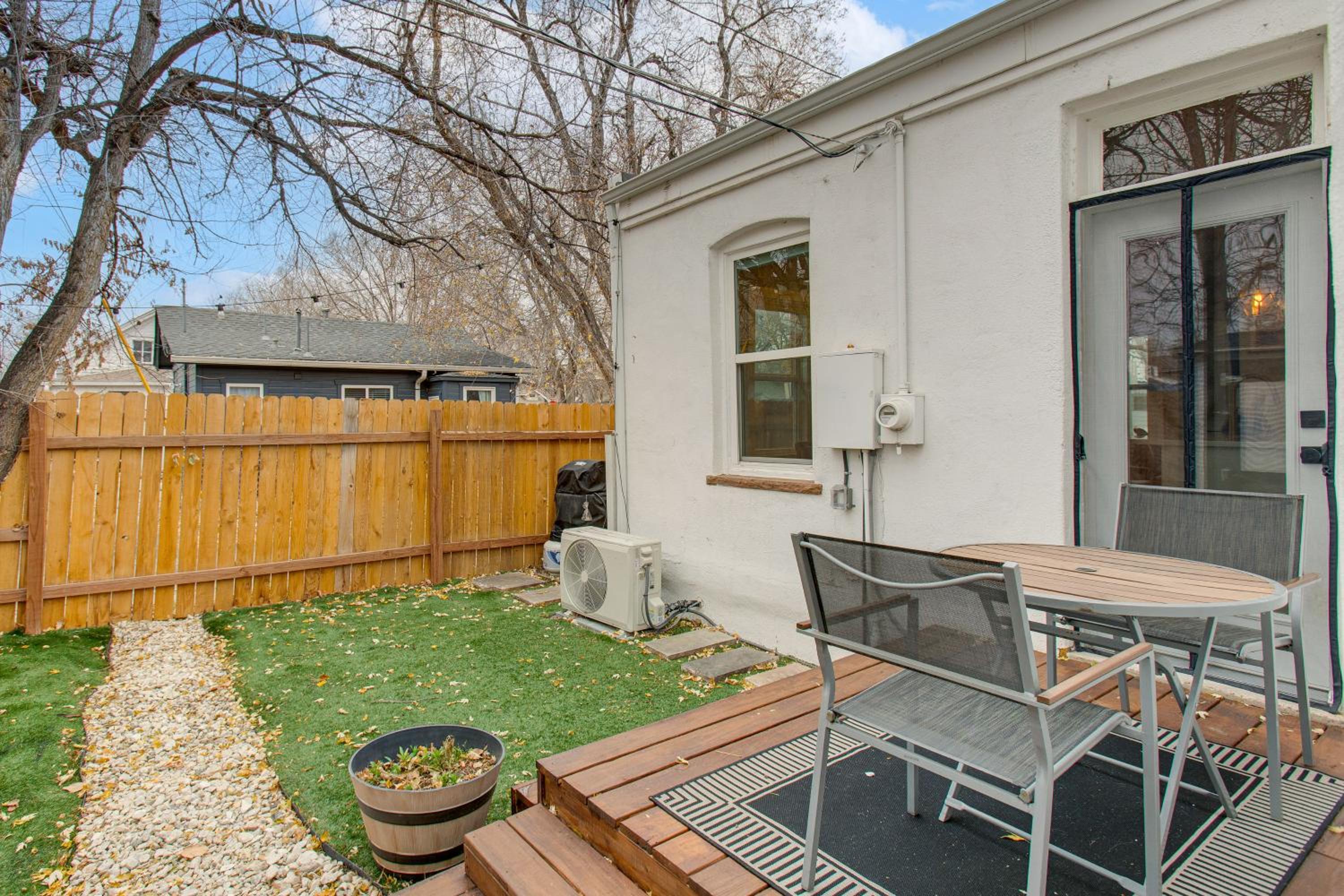 Walk to Eats! Berkeley Haven with Pet-Friendly Yard