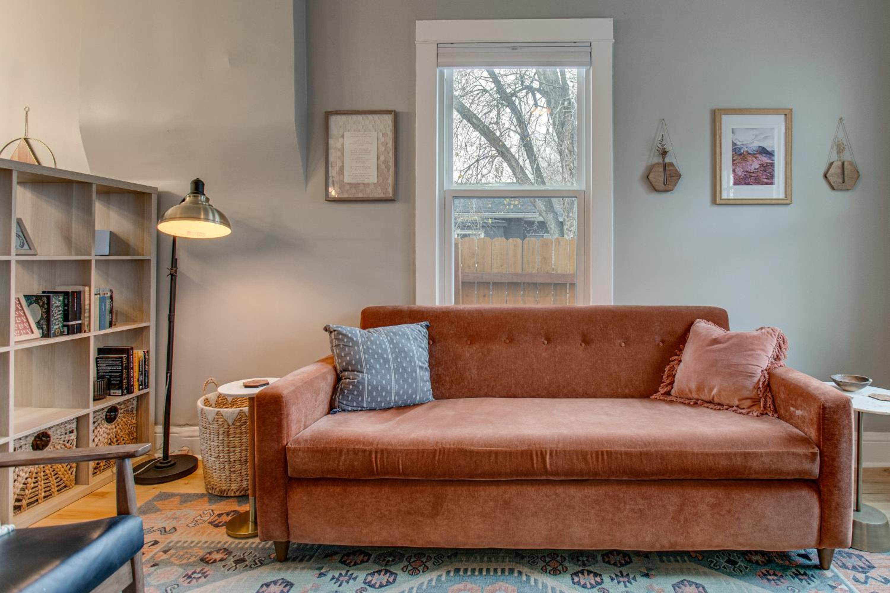 Walk to Eats! Berkeley Haven with Pet-Friendly Yard