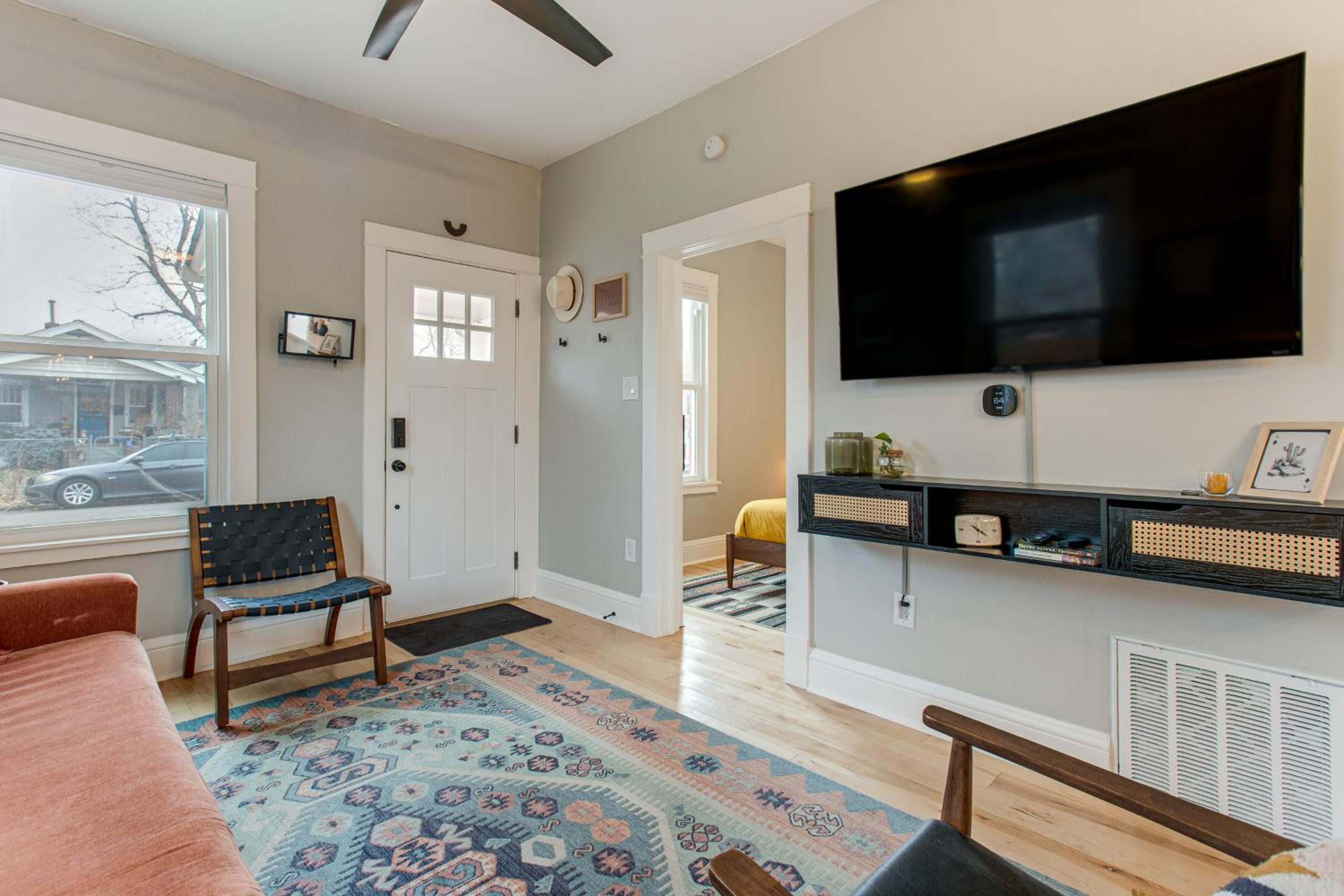 Walk to Eats! Berkeley Haven with Pet-Friendly Yard