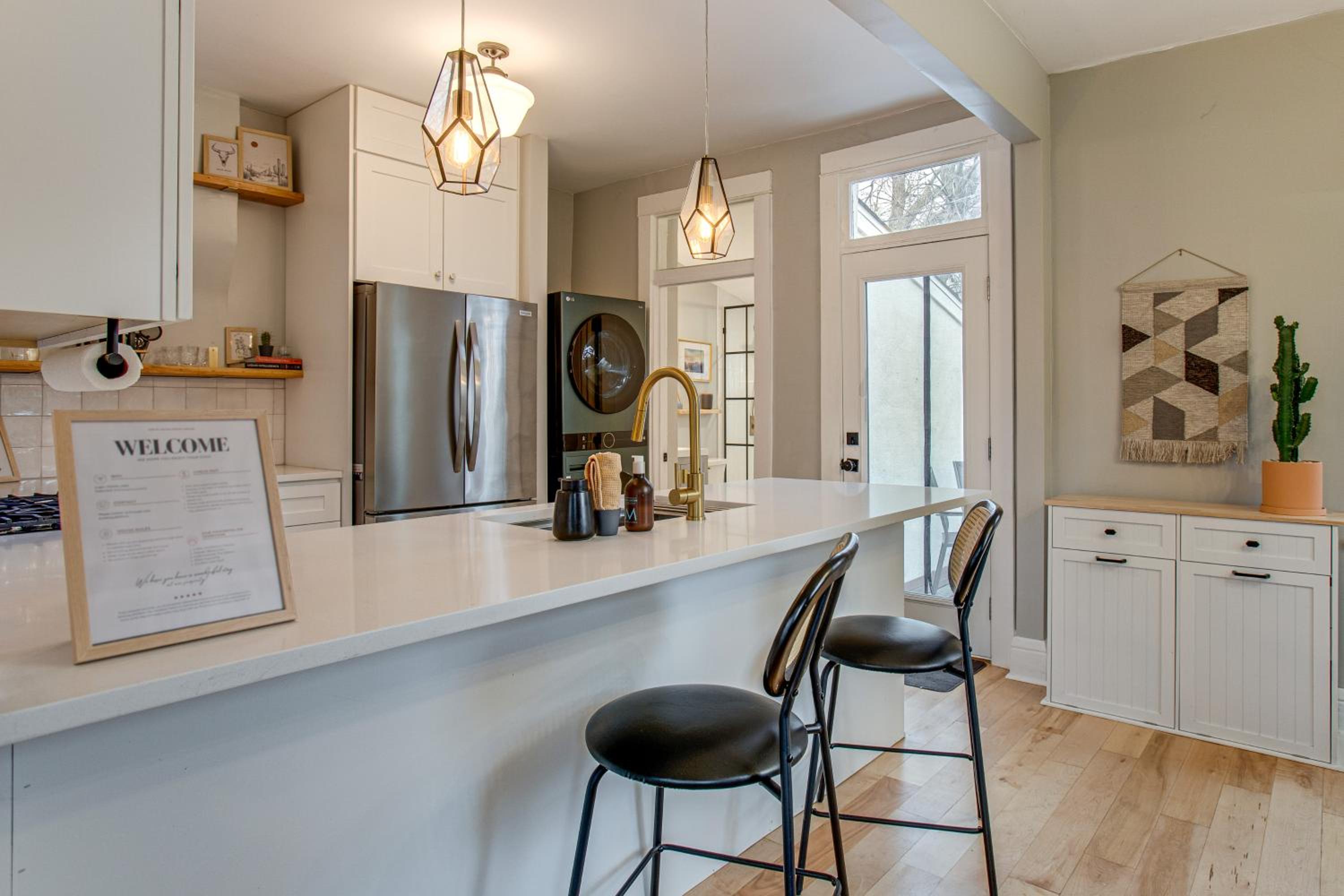 Walk to Eats! Berkeley Haven with Pet-Friendly Yard