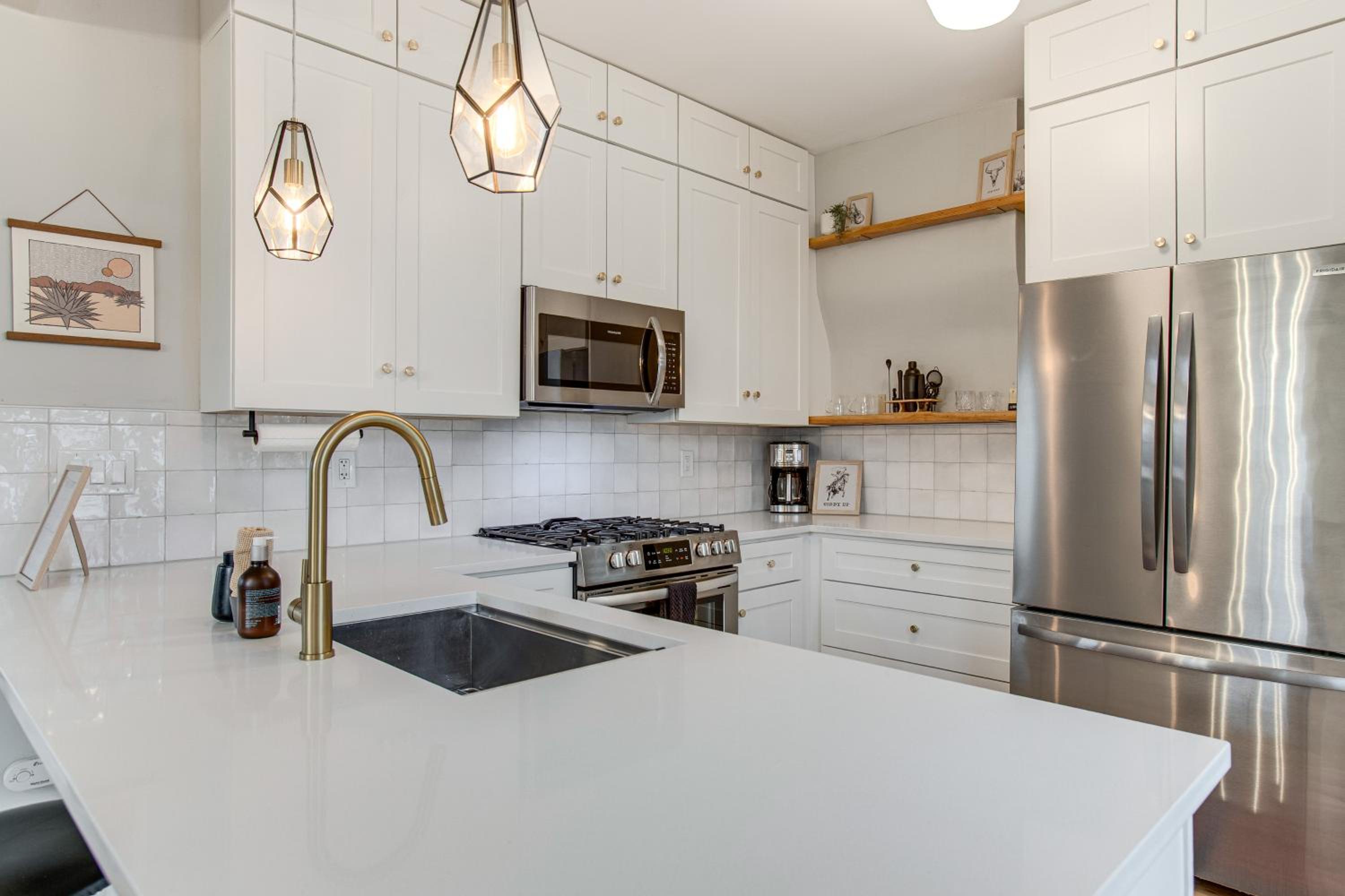 Walk to Eats! Berkeley Haven with Pet-Friendly Yard