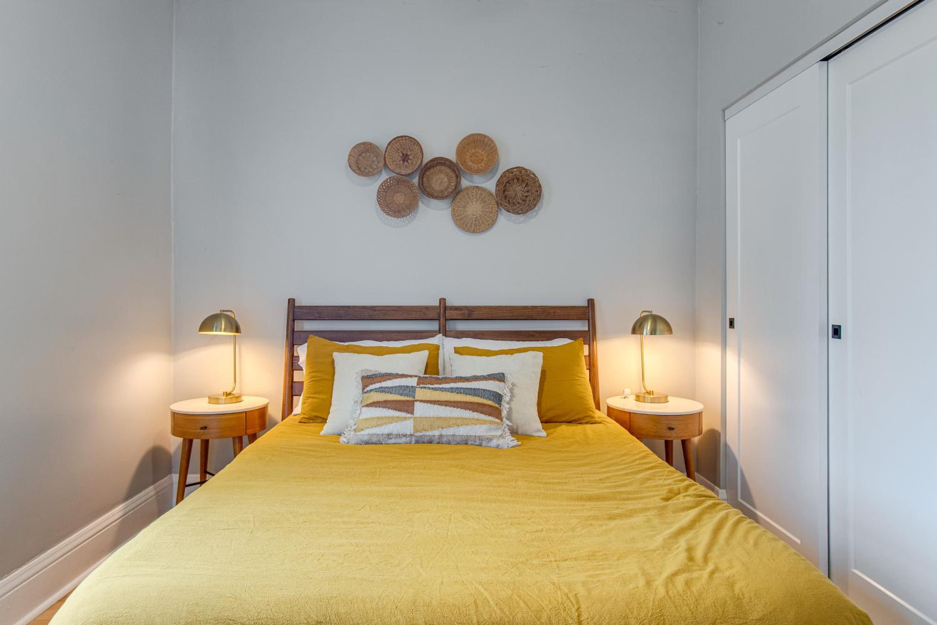 Walk to Eats! Berkeley Haven with Pet-Friendly Yard