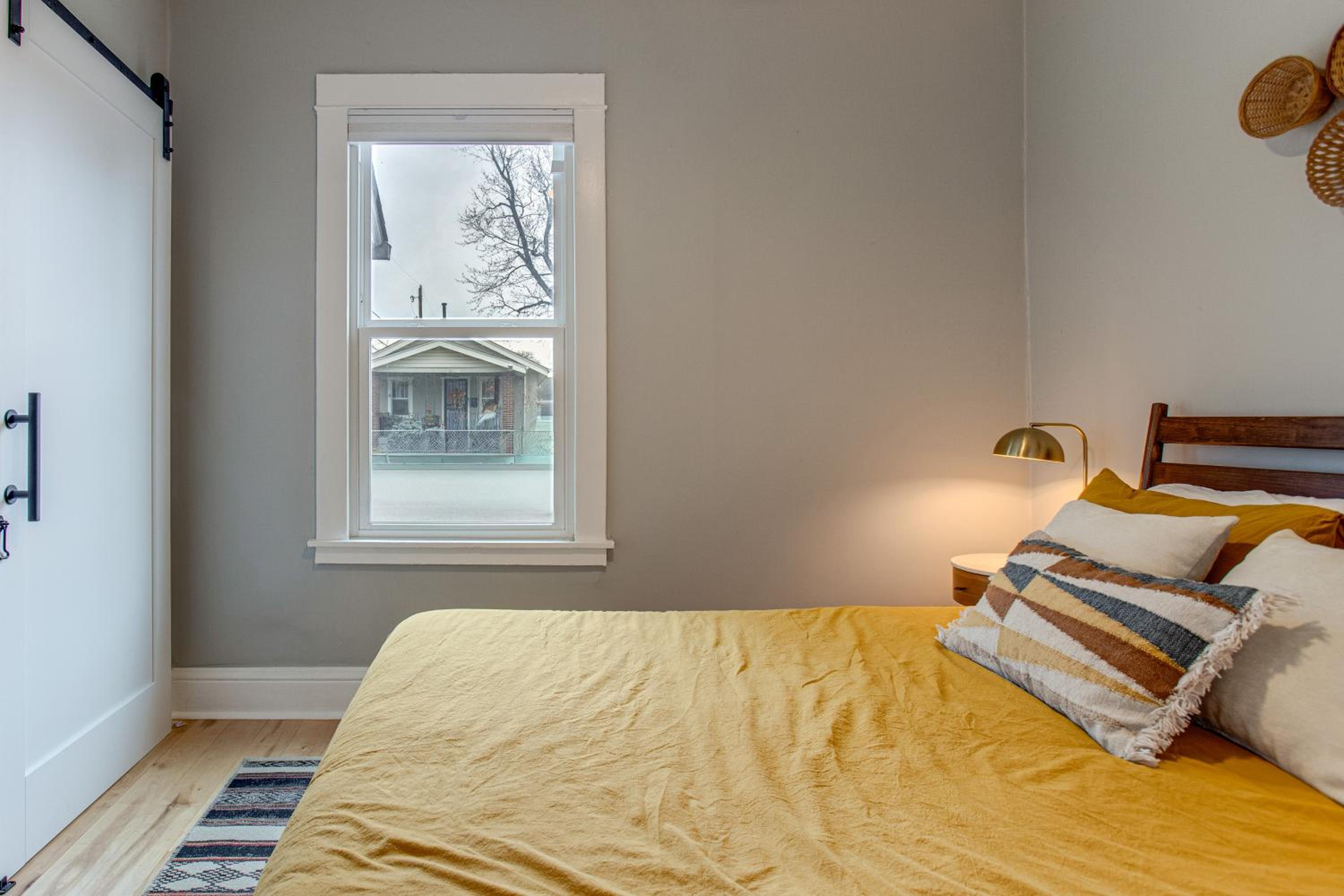 Walk to Eats! Berkeley Haven with Pet-Friendly Yard
