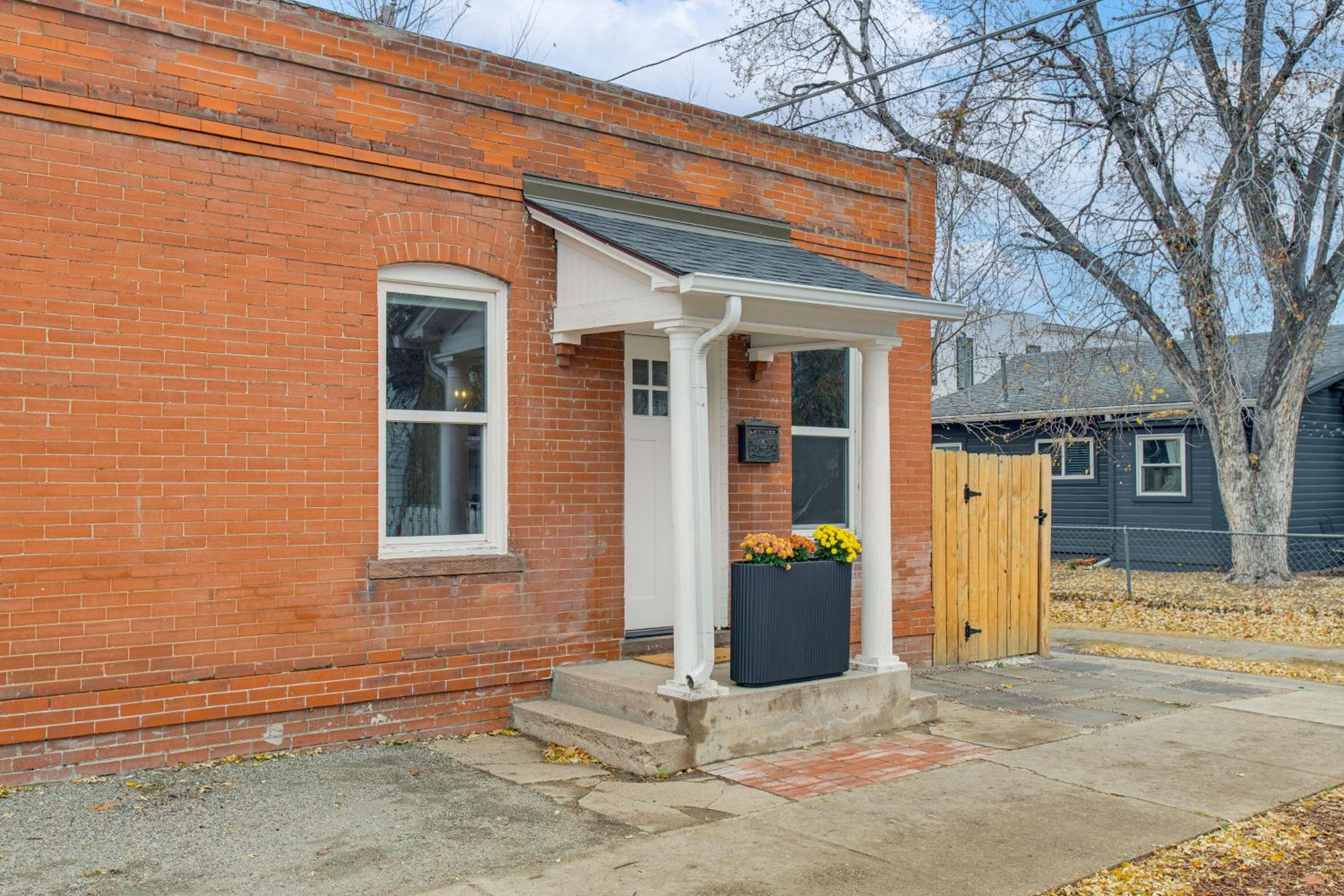 Walk to Eats! Berkeley Haven with Pet-Friendly Yard
