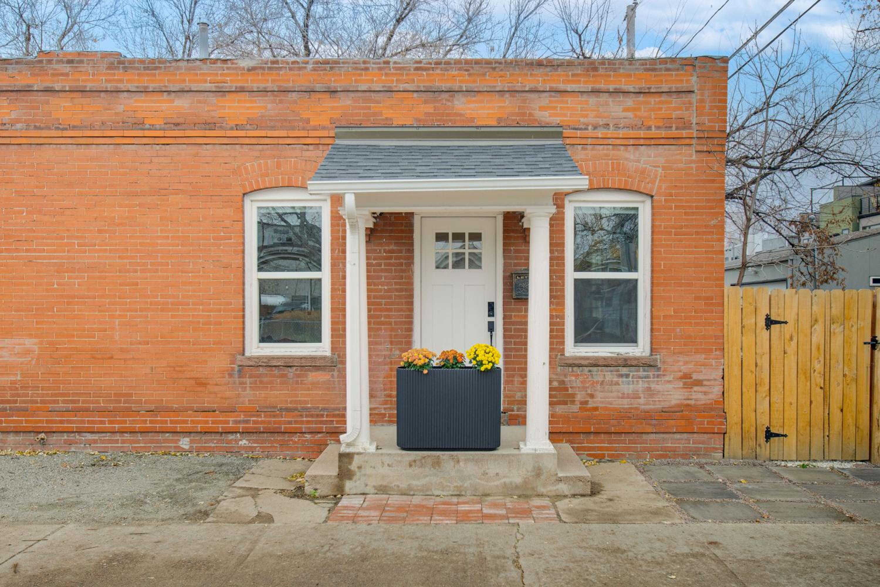 Walk to Eats! Berkeley Haven with Pet-Friendly Yard