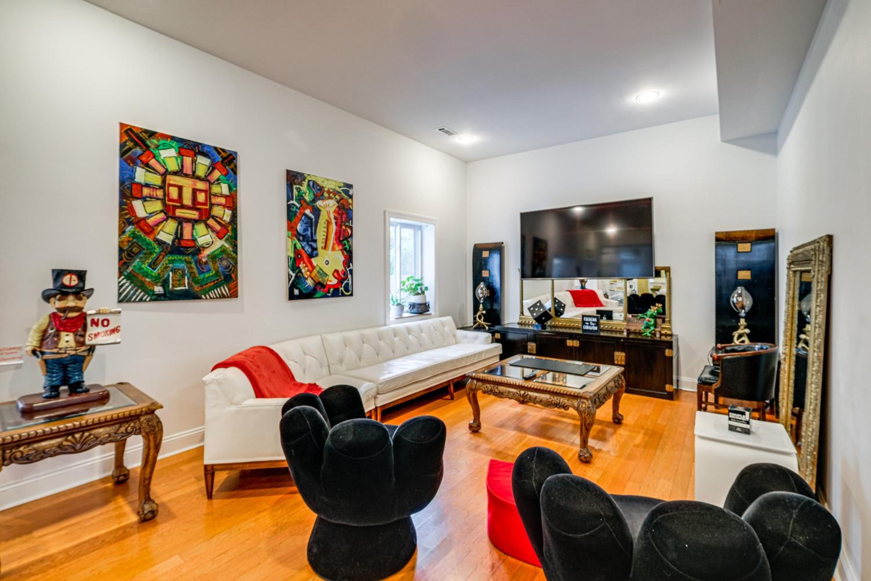Stay Near DC! Group Getaway with Easy Metro Access