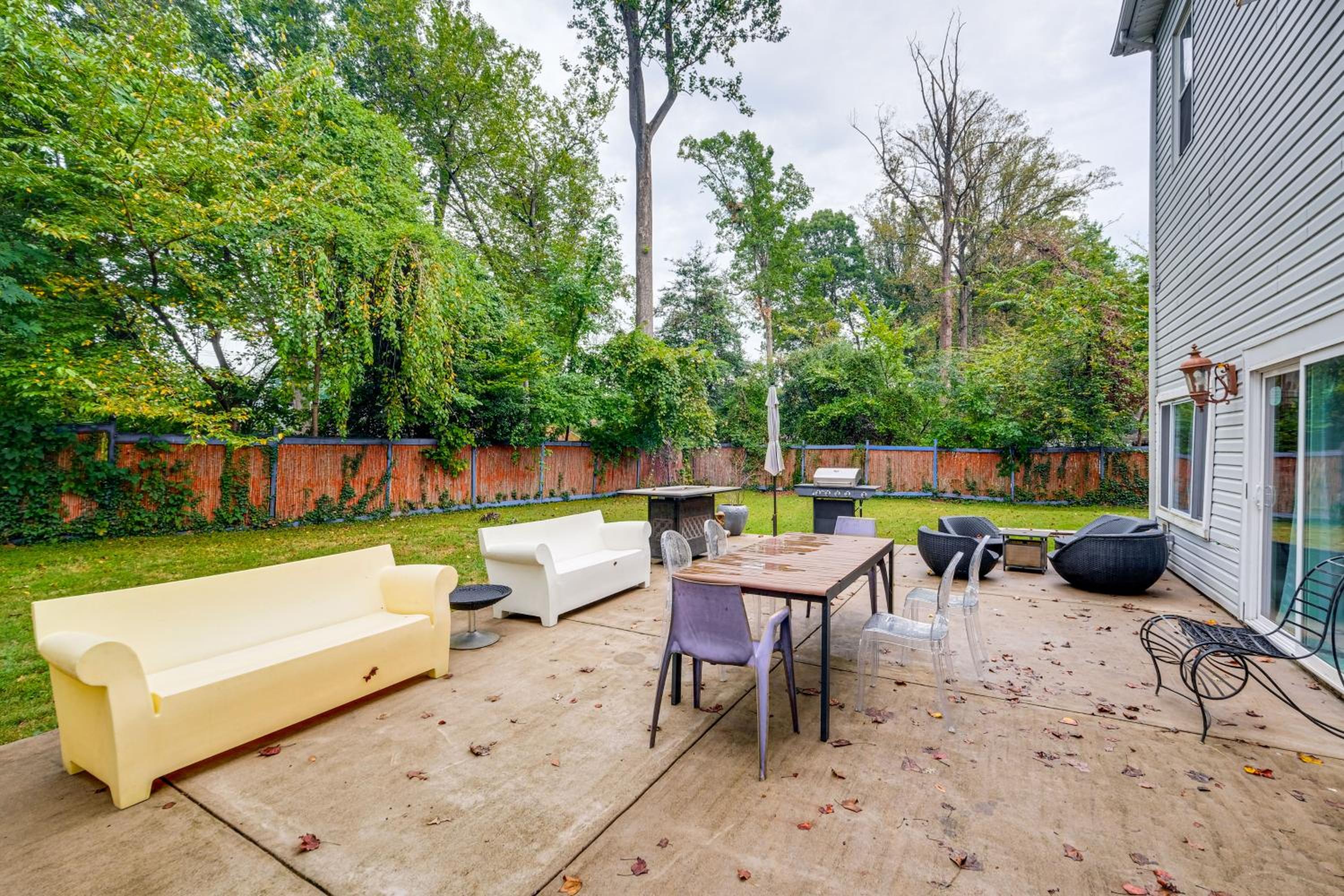 Stay Near DC! Group Getaway with Easy Metro Access