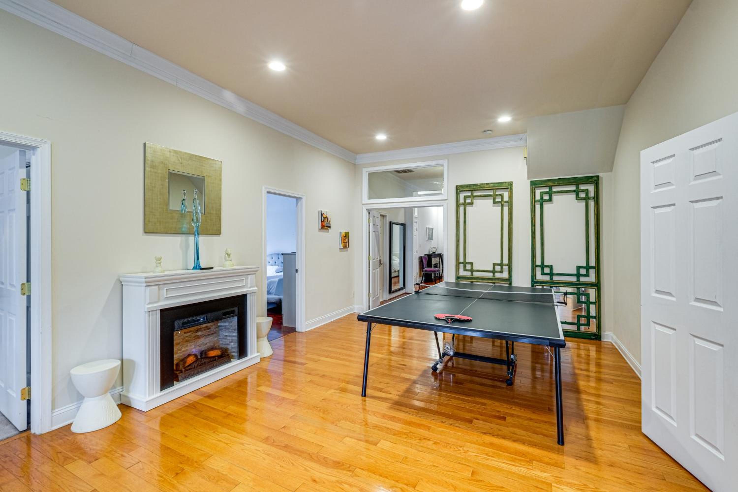 Stay Near DC! Group Getaway with Easy Metro Access