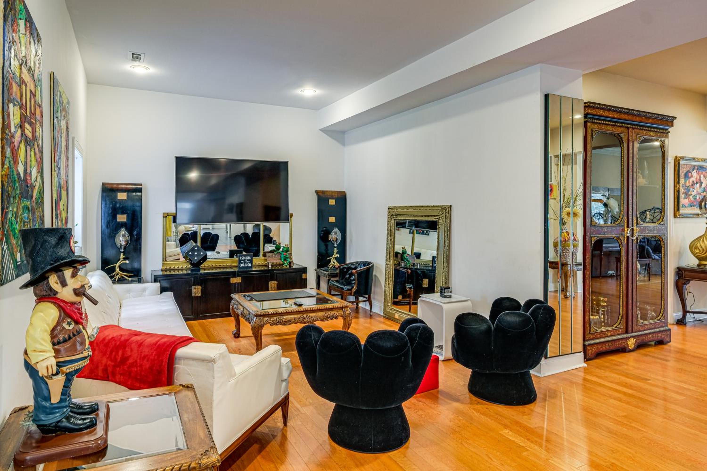 Stay Near DC! Group Getaway with Easy Metro Access