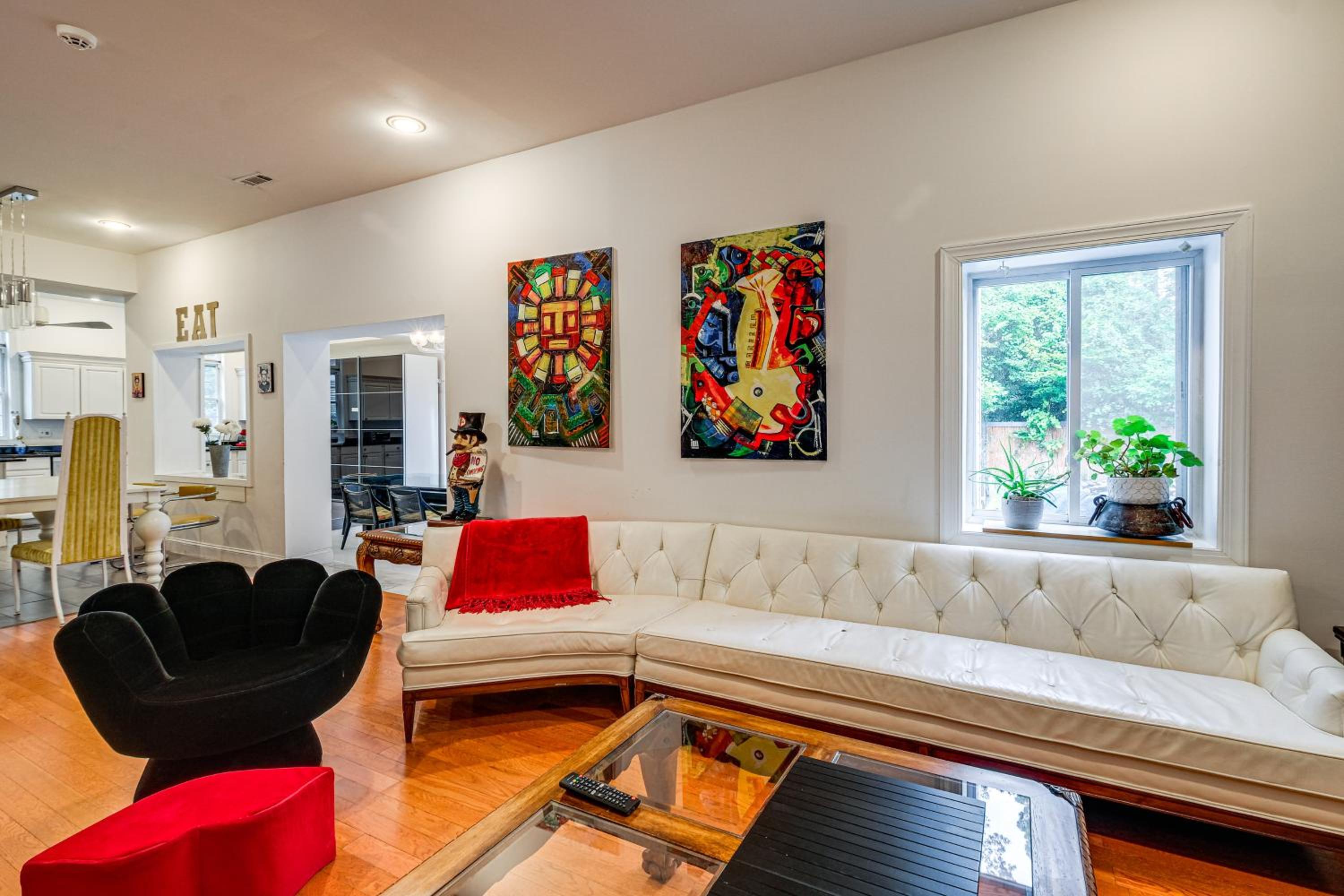 Stay Near DC! Group Getaway with Easy Metro Access