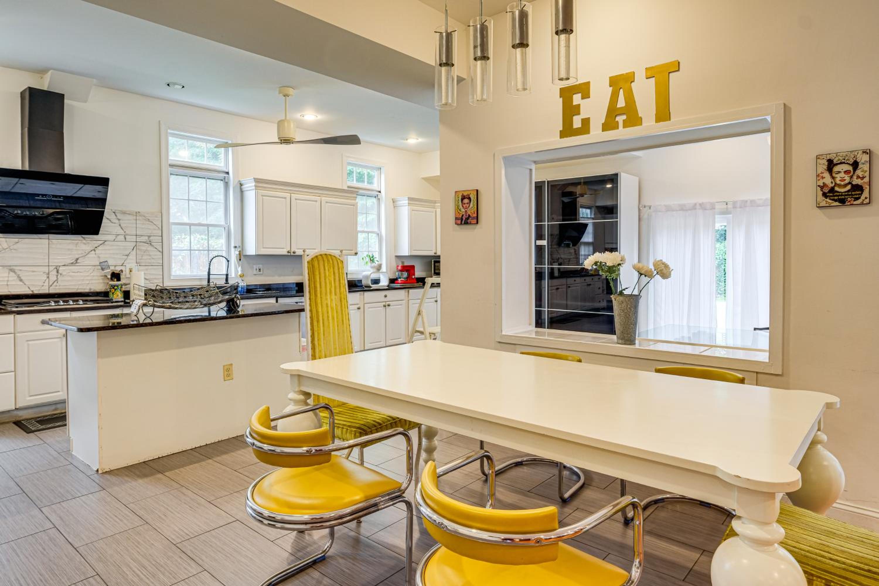 Stay Near DC! Group Getaway with Easy Metro Access