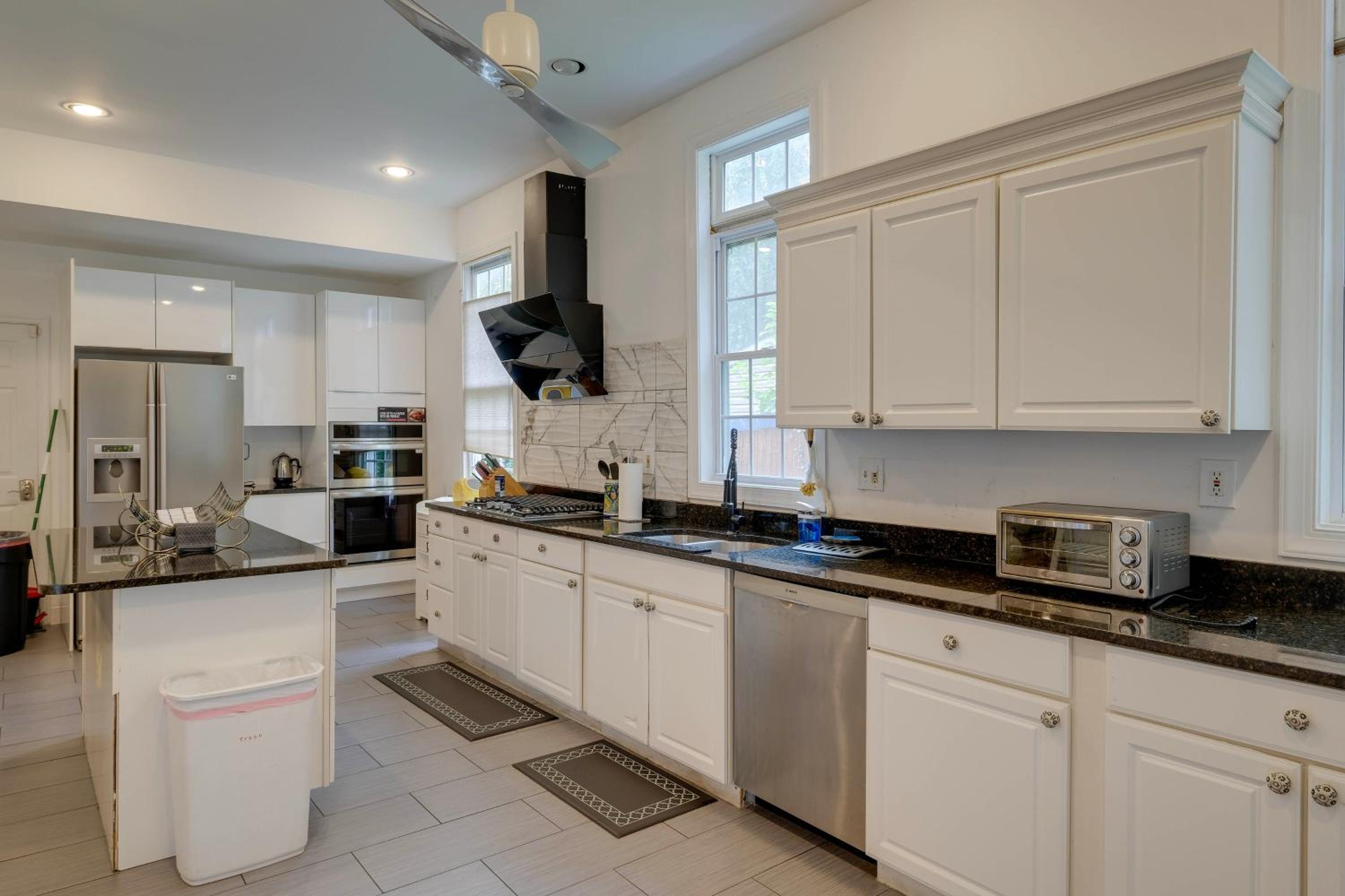 Stay Near DC! Group Getaway with Easy Metro Access