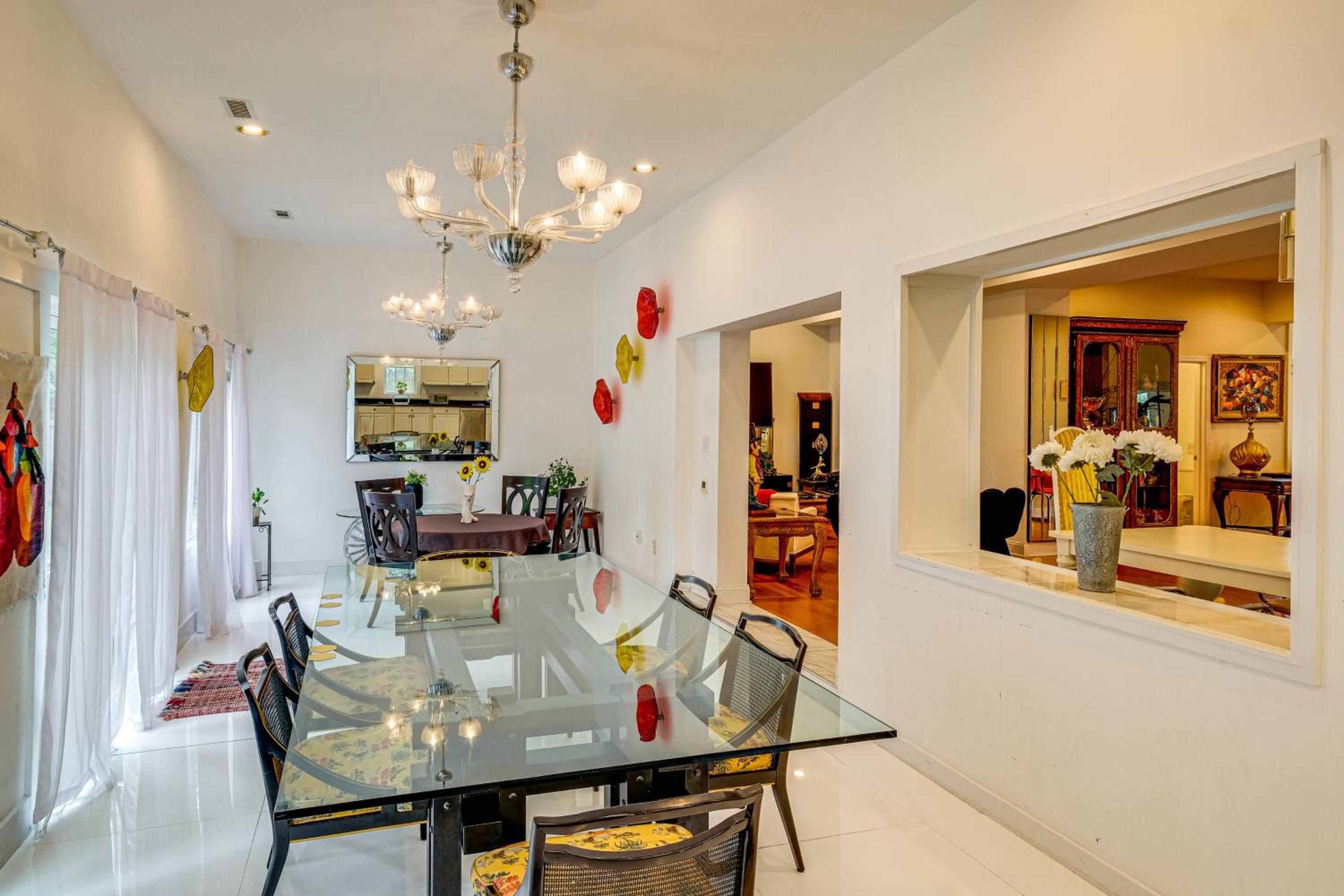 Stay Near DC! Group Getaway with Easy Metro Access