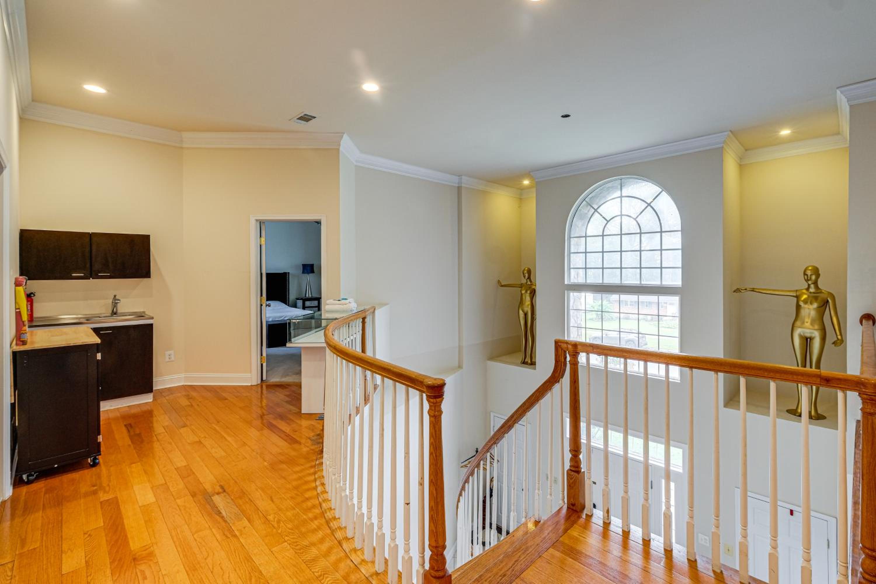 Stay Near DC! Group Getaway with Easy Metro Access