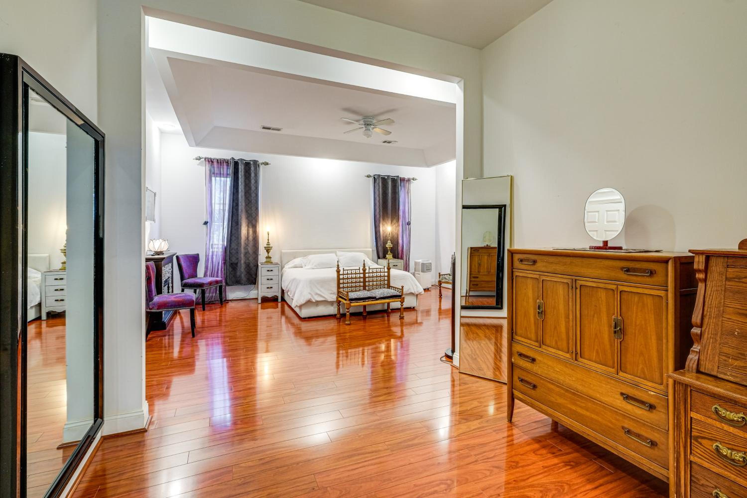 Stay Near DC! Group Getaway with Easy Metro Access