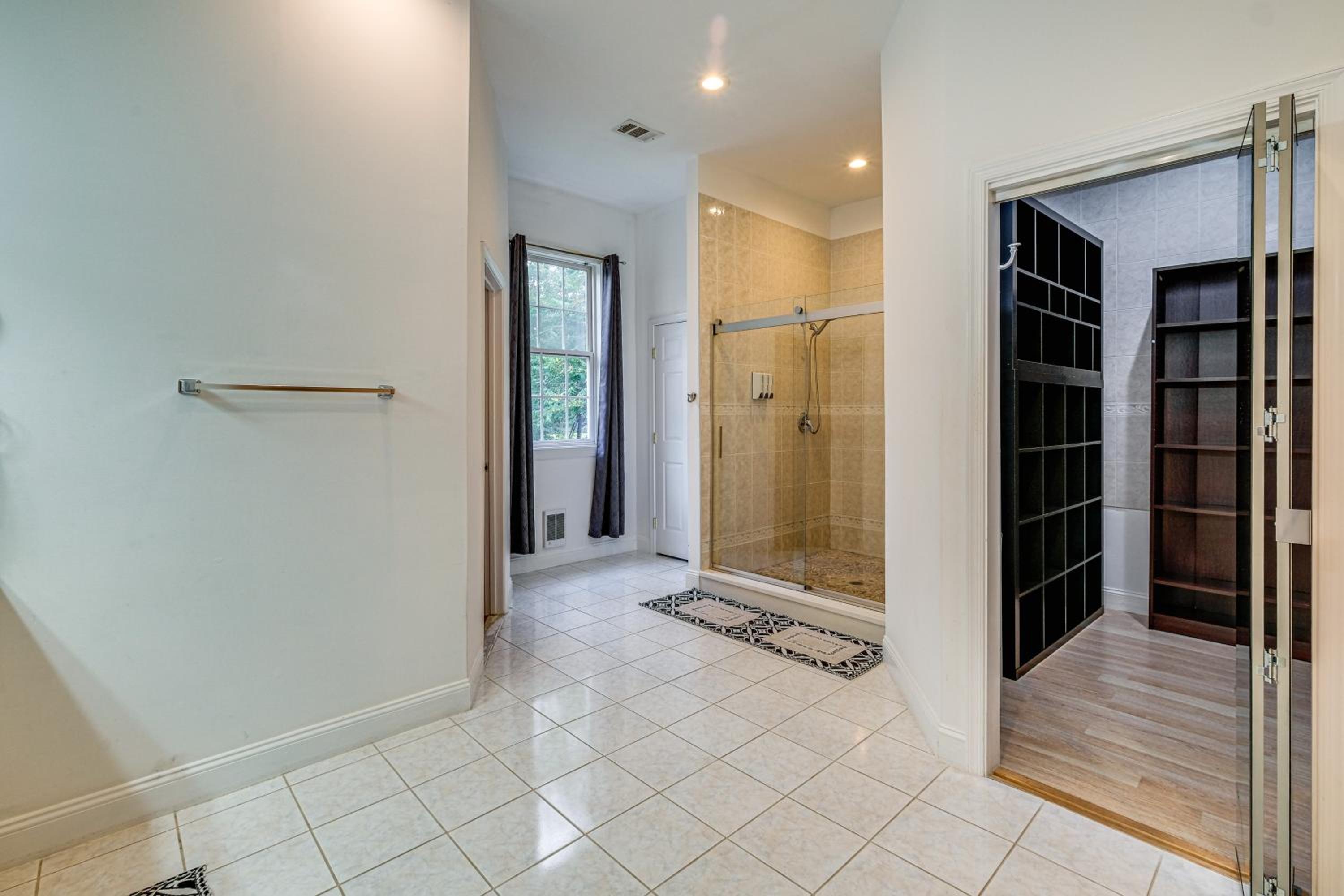 Stay Near DC! Group Getaway with Easy Metro Access