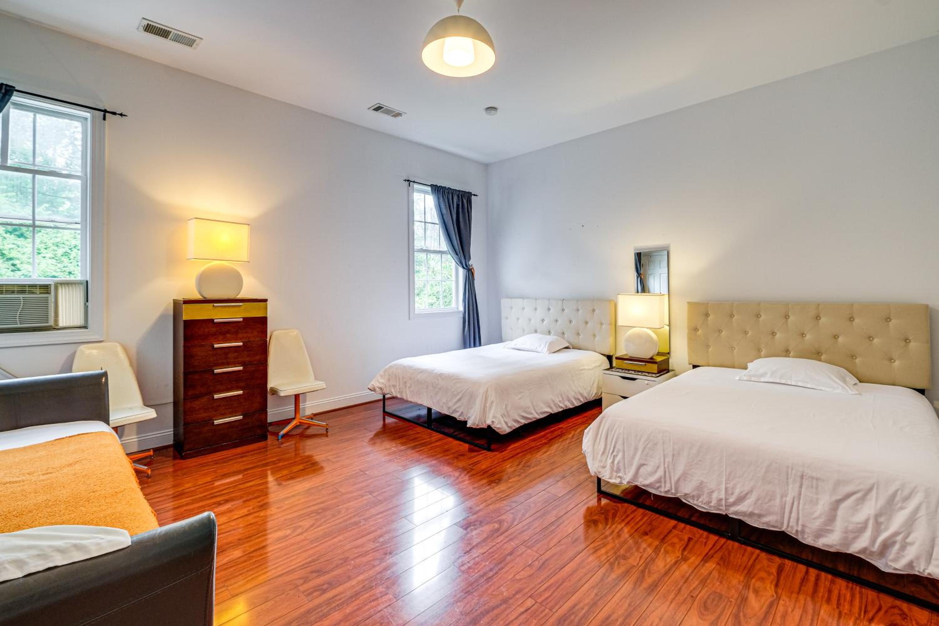 Stay Near DC! Group Getaway with Easy Metro Access